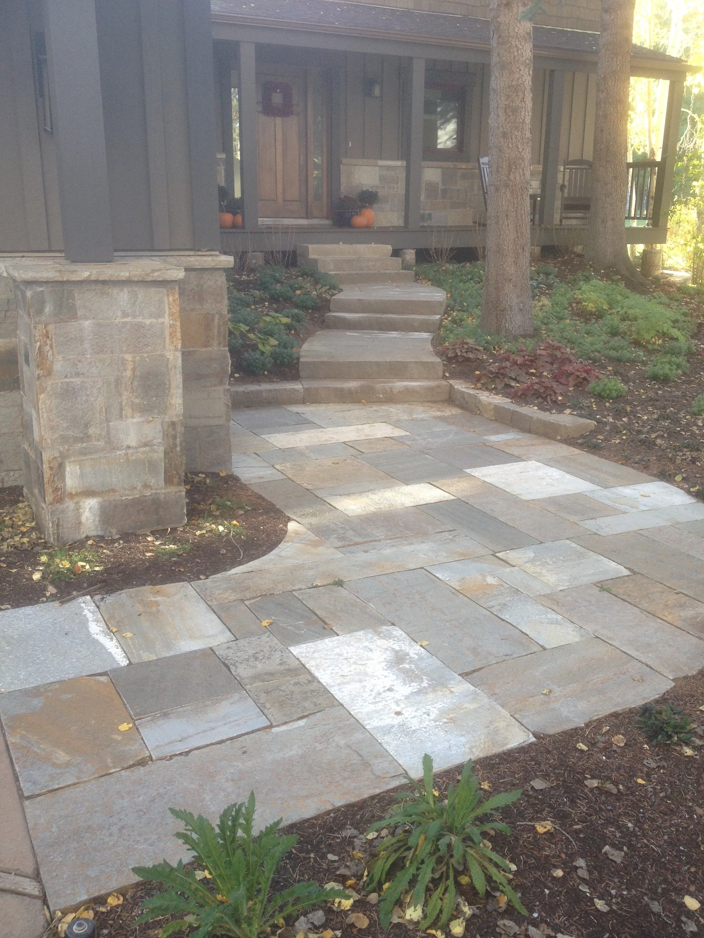 Contemporary Flagstone Patio Walkway - Quartzite