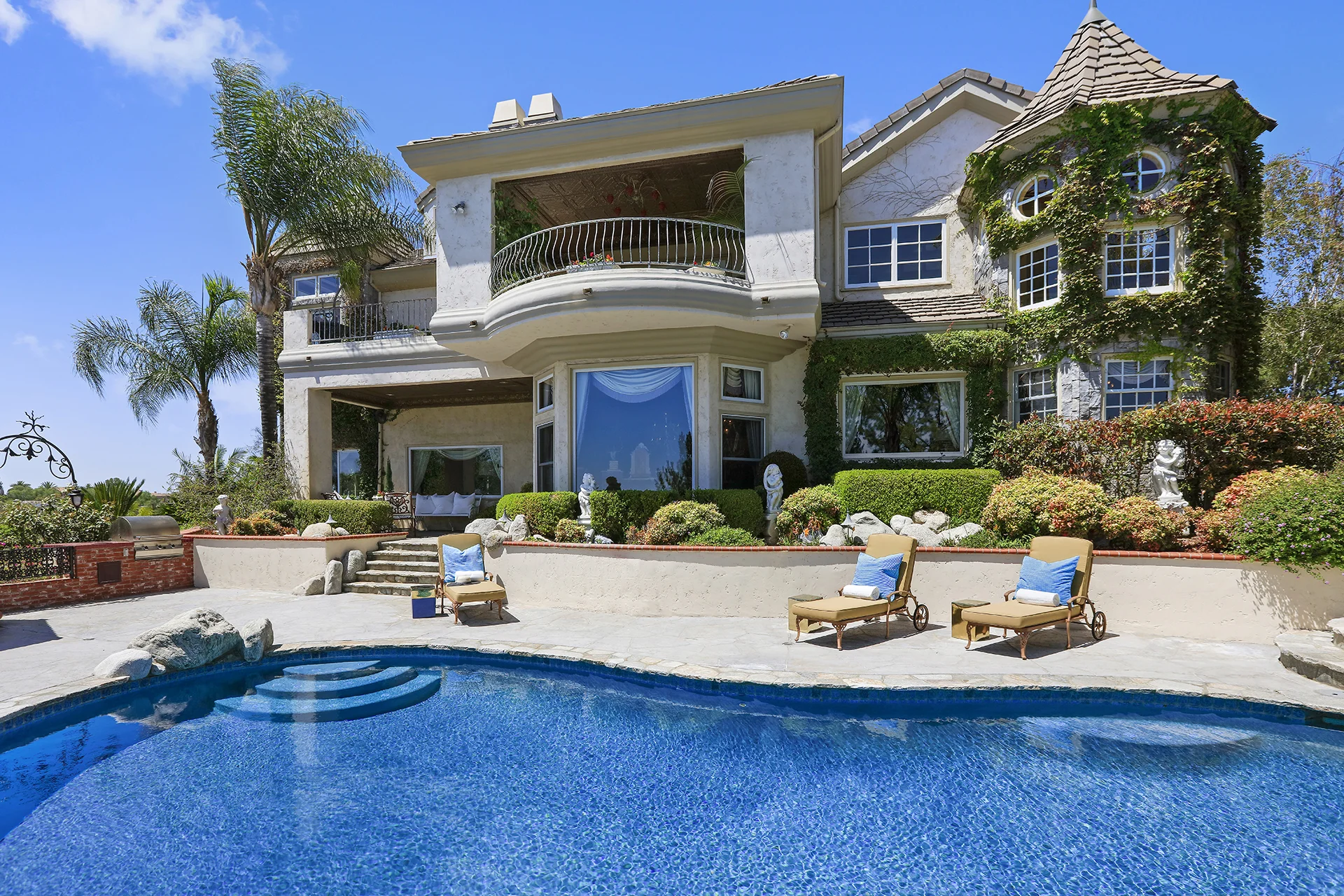 Exterior15Web.jpg