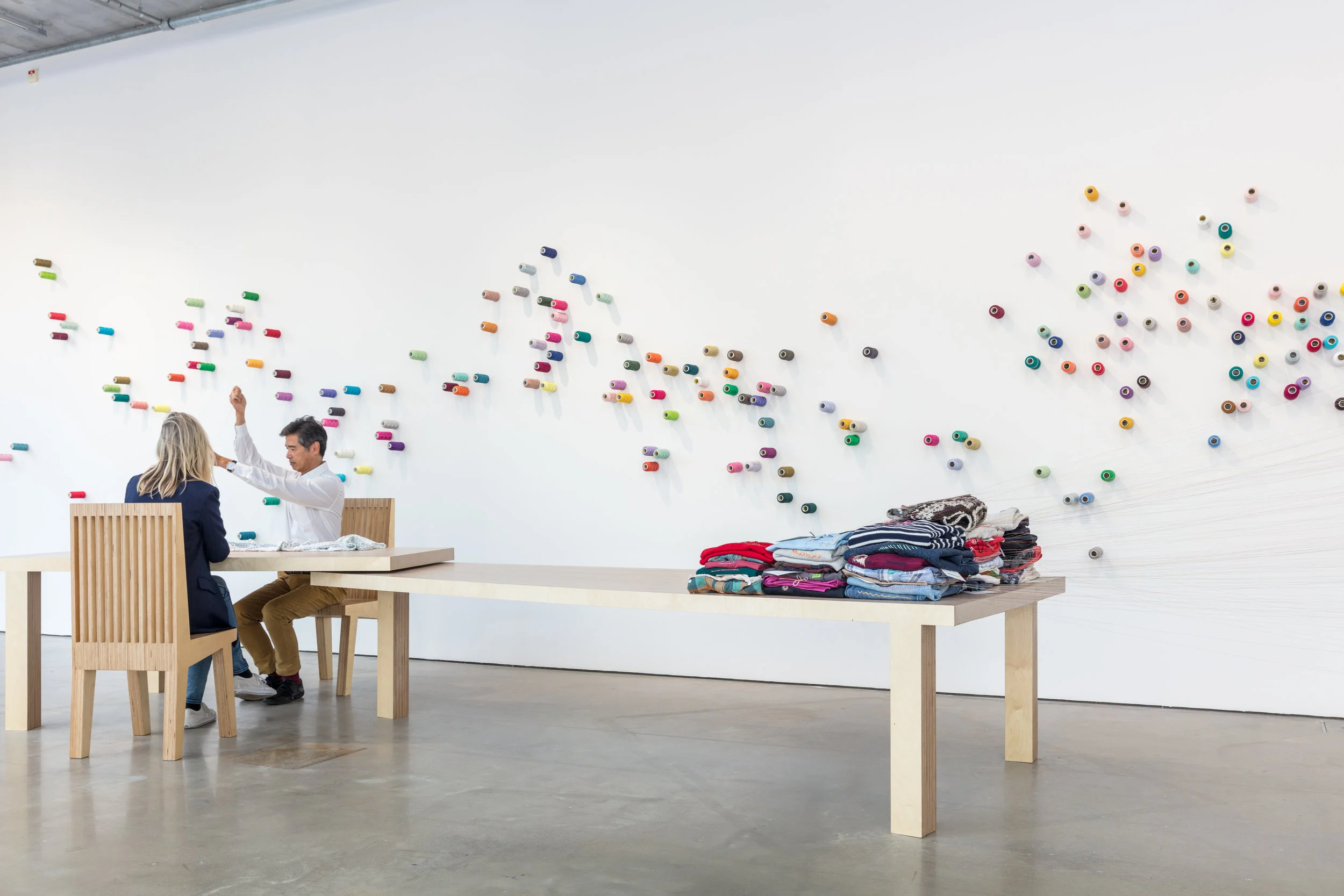 Lee Mingwei, The Mending Project . Foto: Jean-Baptiste Berangér