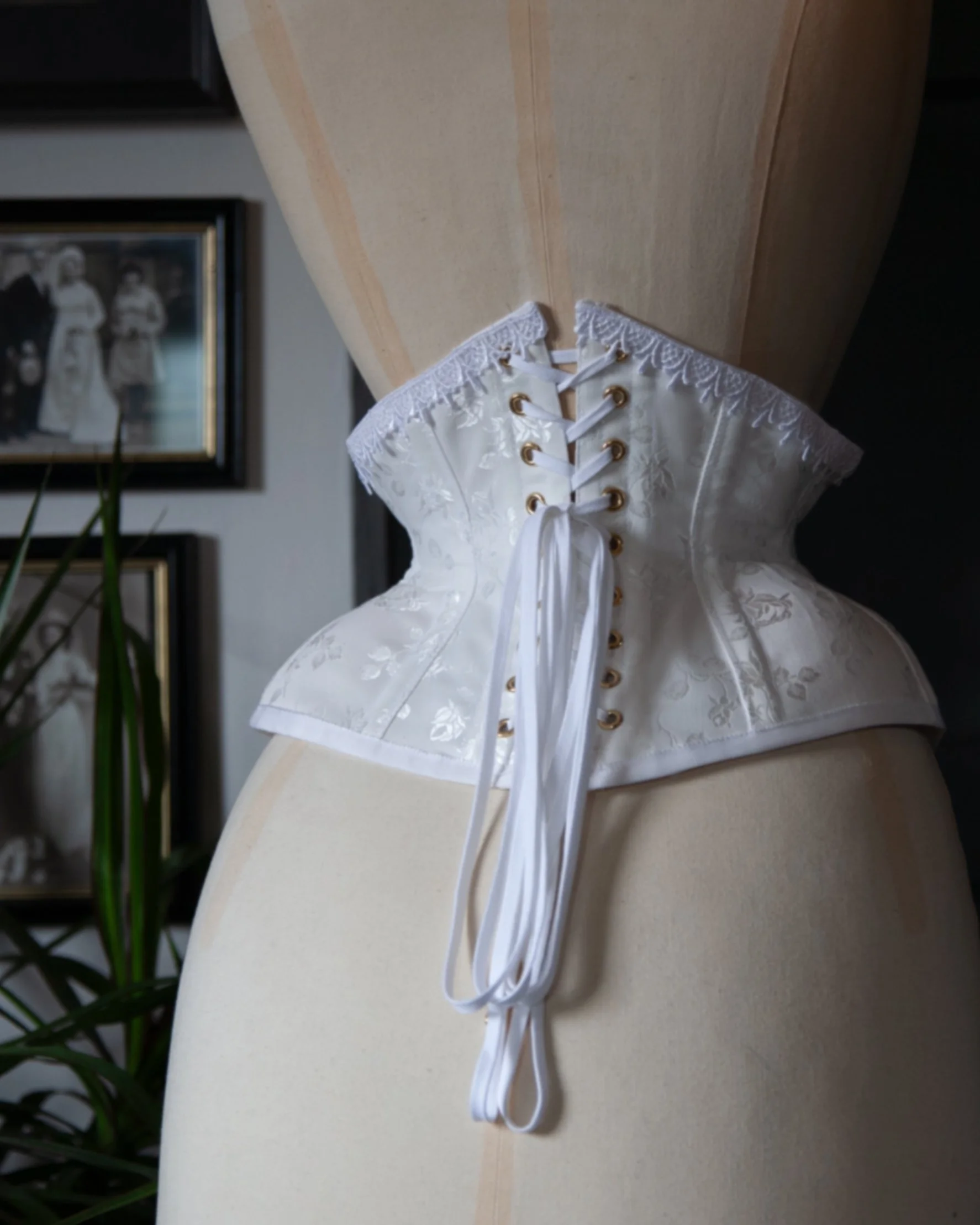 Rosebud cincher-3.jpg