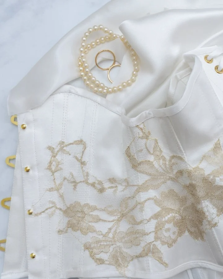 cincher Heart of gold for bridal.jpg