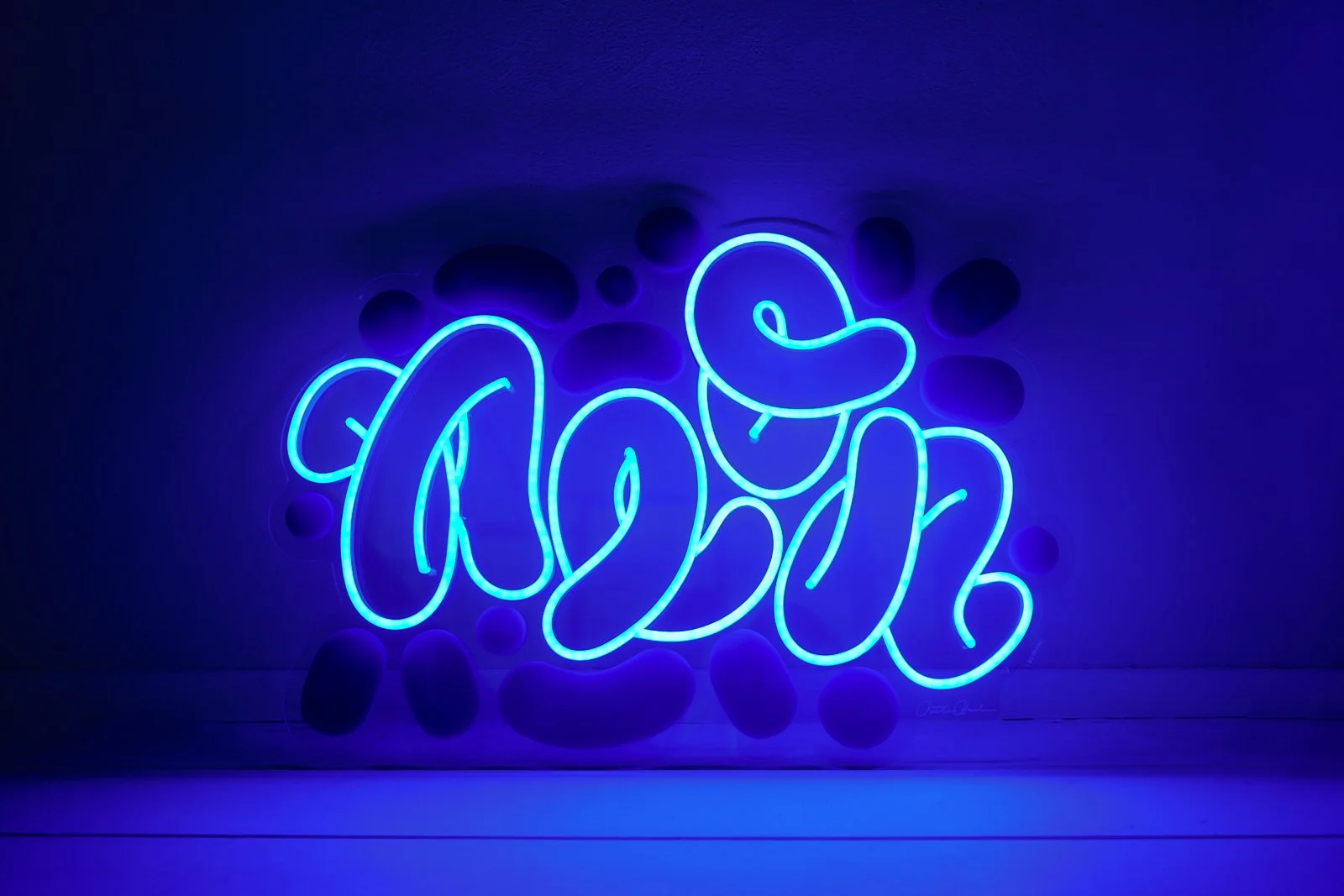 Neon_by_PieterBoels-for-BonfireClub©MathiasHannes.jpg