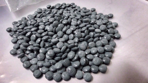 Fentanyl can be sold in pill form, often a faded green colour with the numbers "80" pressed into them, and in powder form. A health unit south of Ottawa is worried about the powdered form of the drug being cut into other drugs, such as cocaine. (The Canadian Press)
