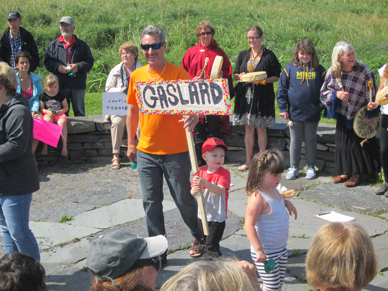 Families were encouraged to make signs celebrating their french heritage!