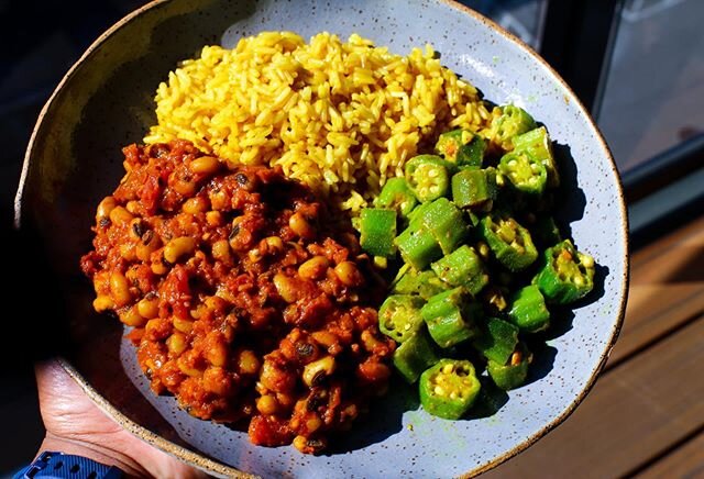 Dining out on the balcony with another pantry &amp; freezer digging meal! This one is hearty, vegan, and super flavorful: Ghanaian style black eyed peas, stir fried okra and fried rice. .
.
.
.
#fanciiful #foodlover #foodblogger #cooking #homemade #l
