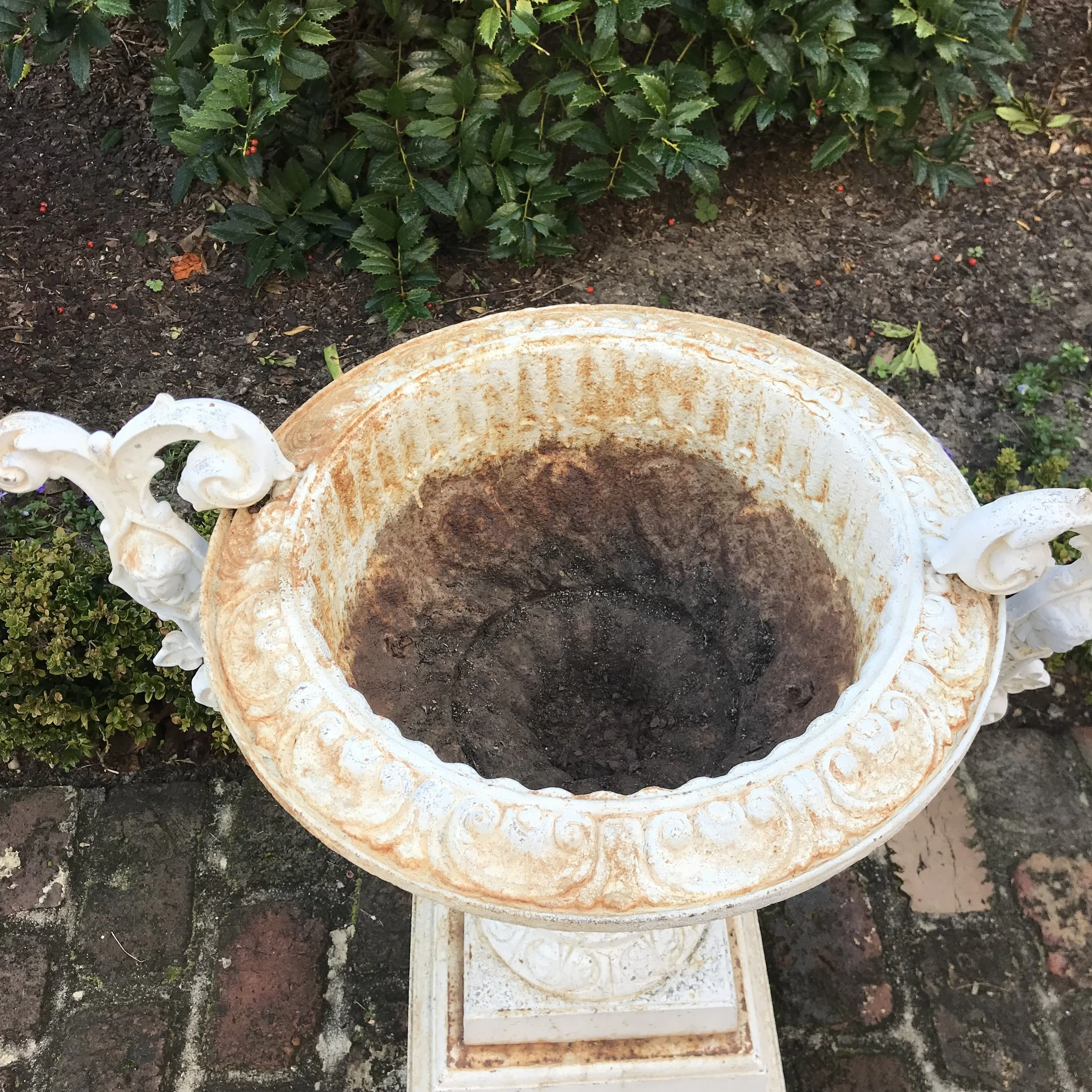 3121. Antique Victorian Urn 3_Charleston GardenWorks.jpg