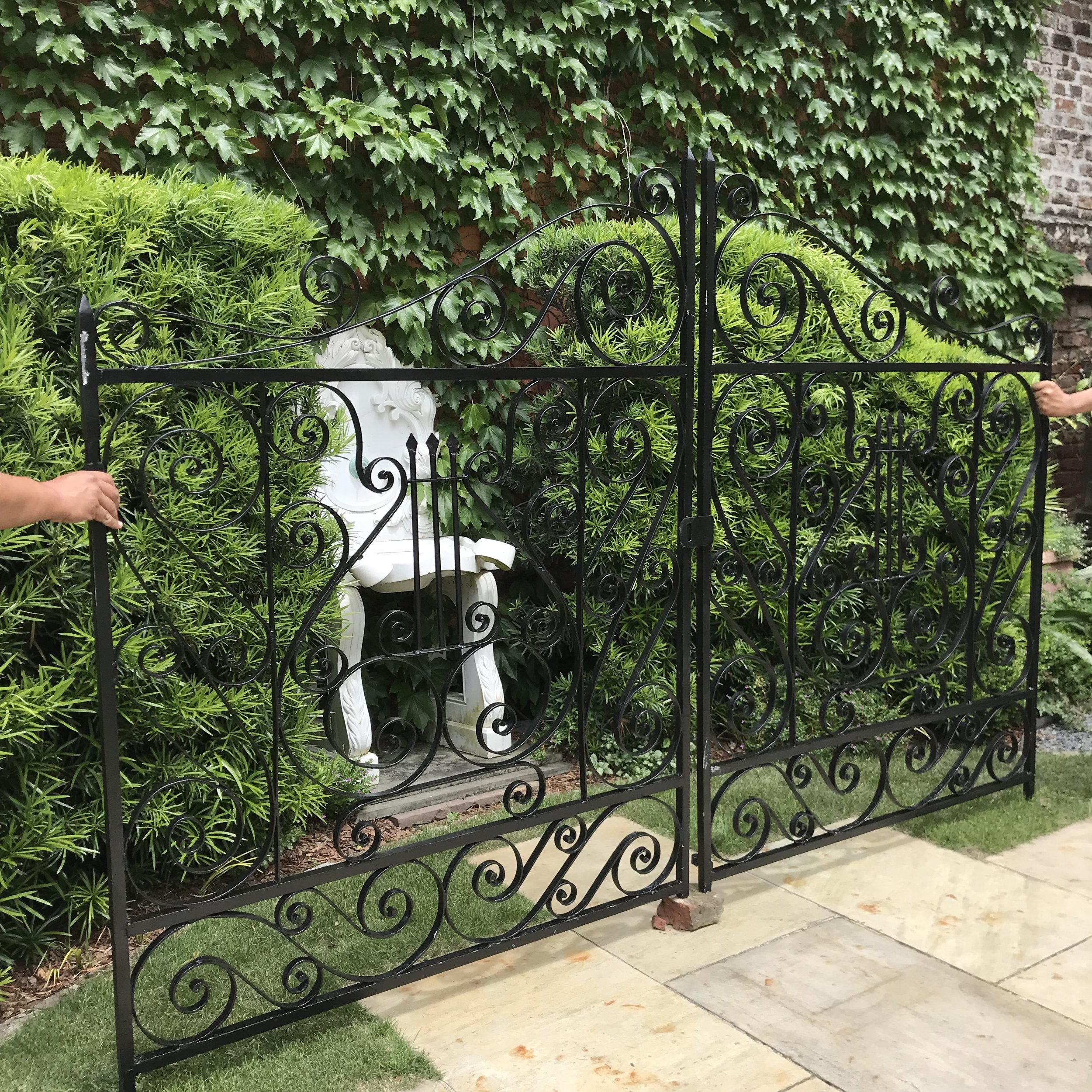 6096. Philip Simmons Iron Gate 1_Charleston GardenWorks.jpg