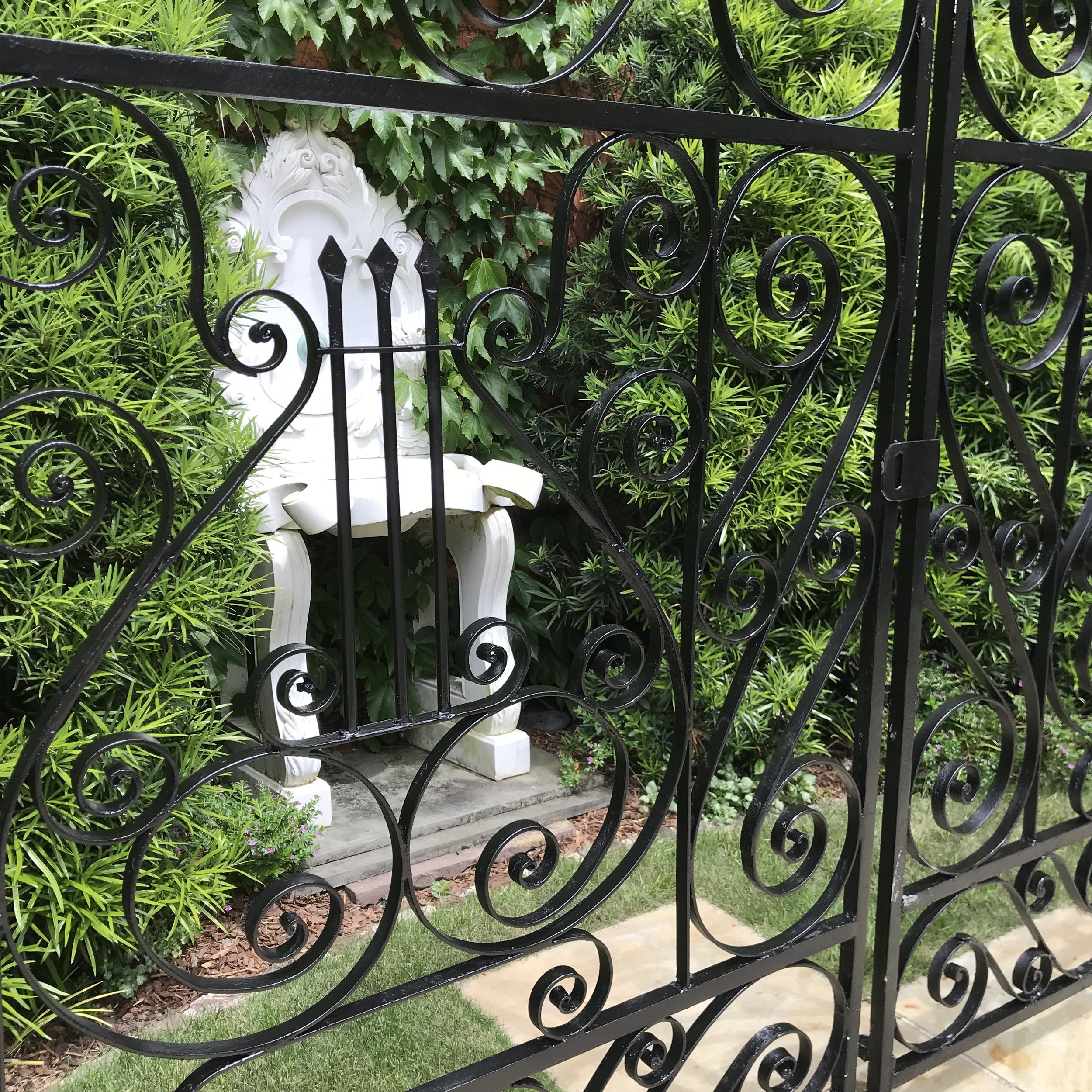 6096. Philip Simmons Iron Gate 5_Charleston GardenWorks.jpg
