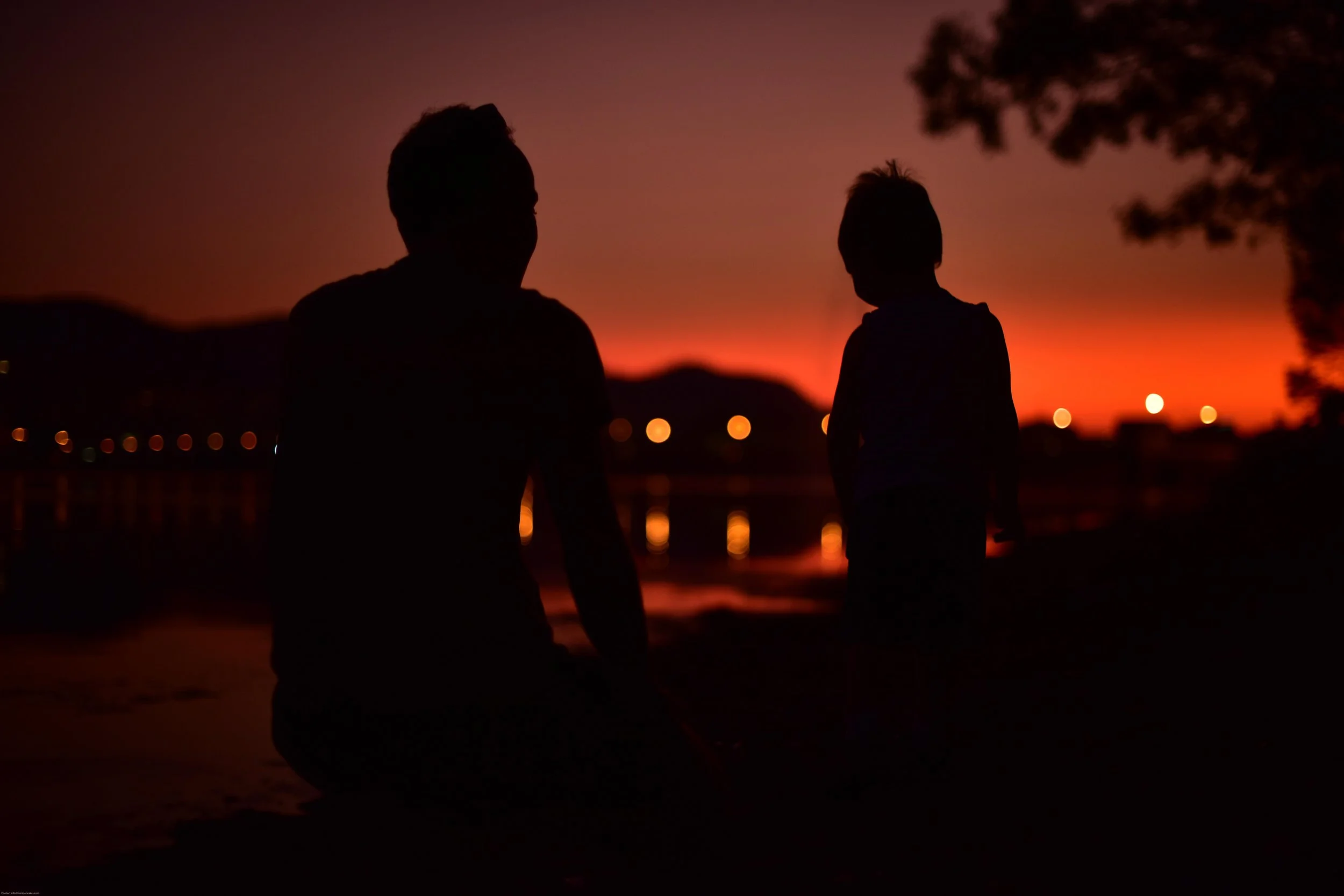 adult-backlit-child-949772.jpg
