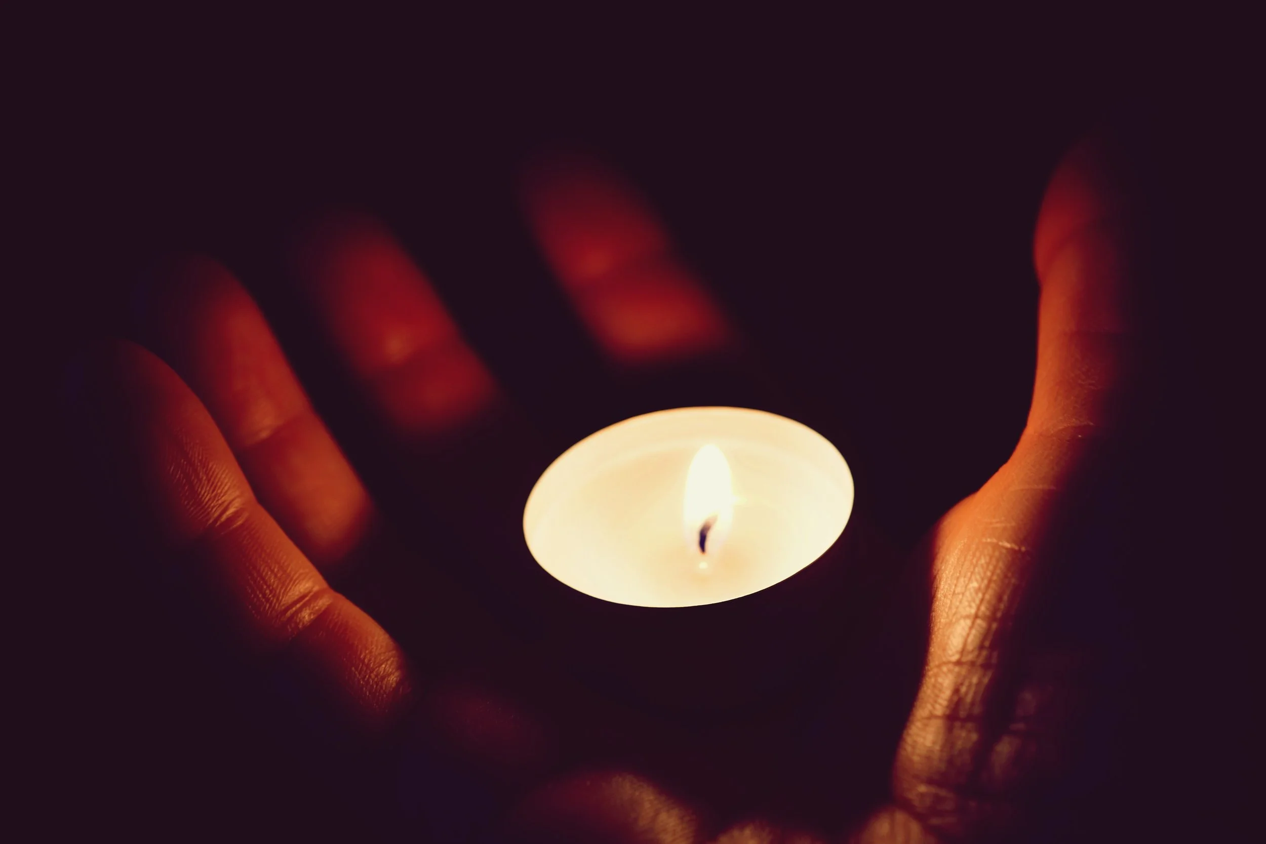 bright-burning-candle-331140.jpg