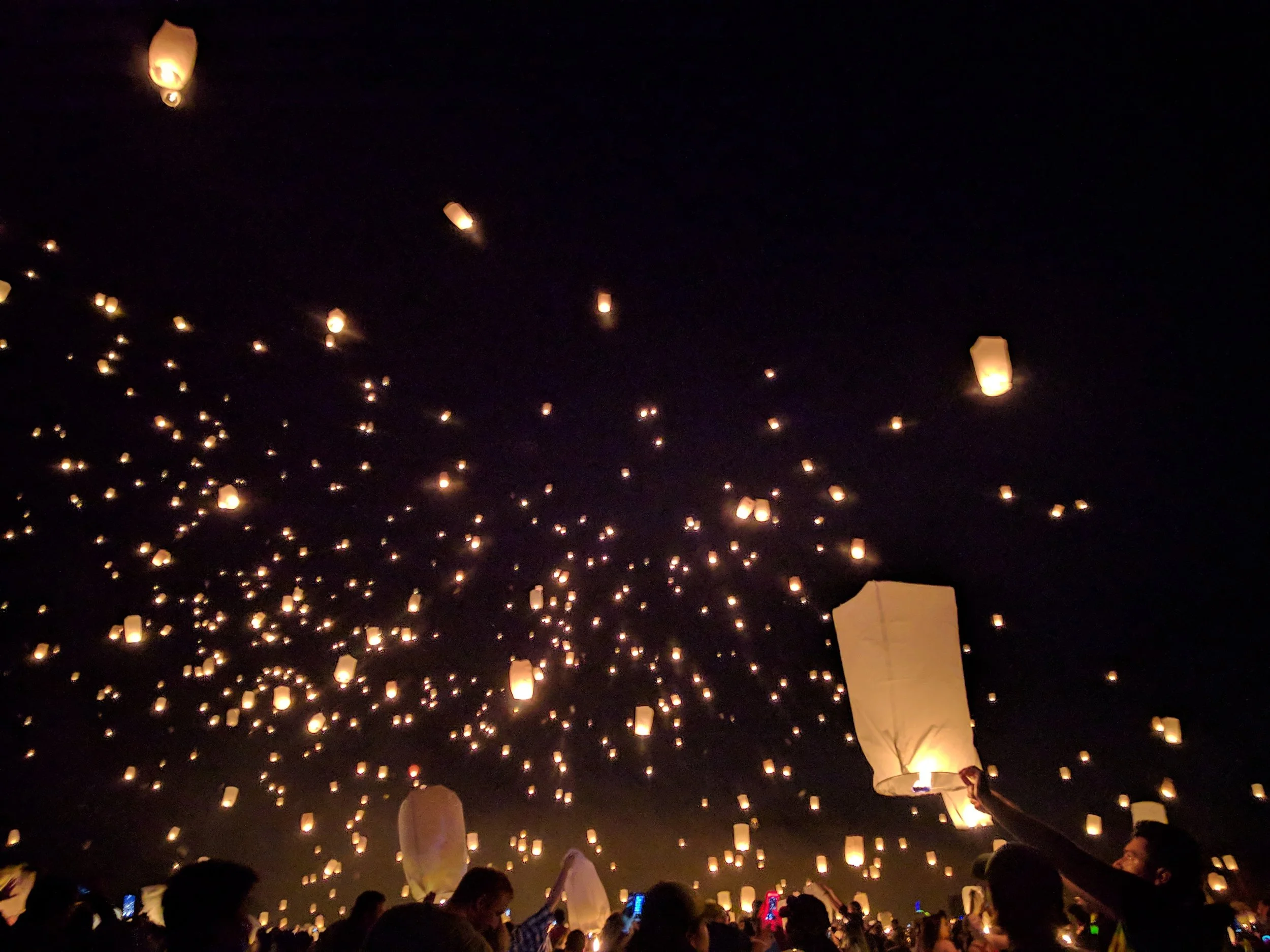 celebration-christmas-dark-625789.jpg