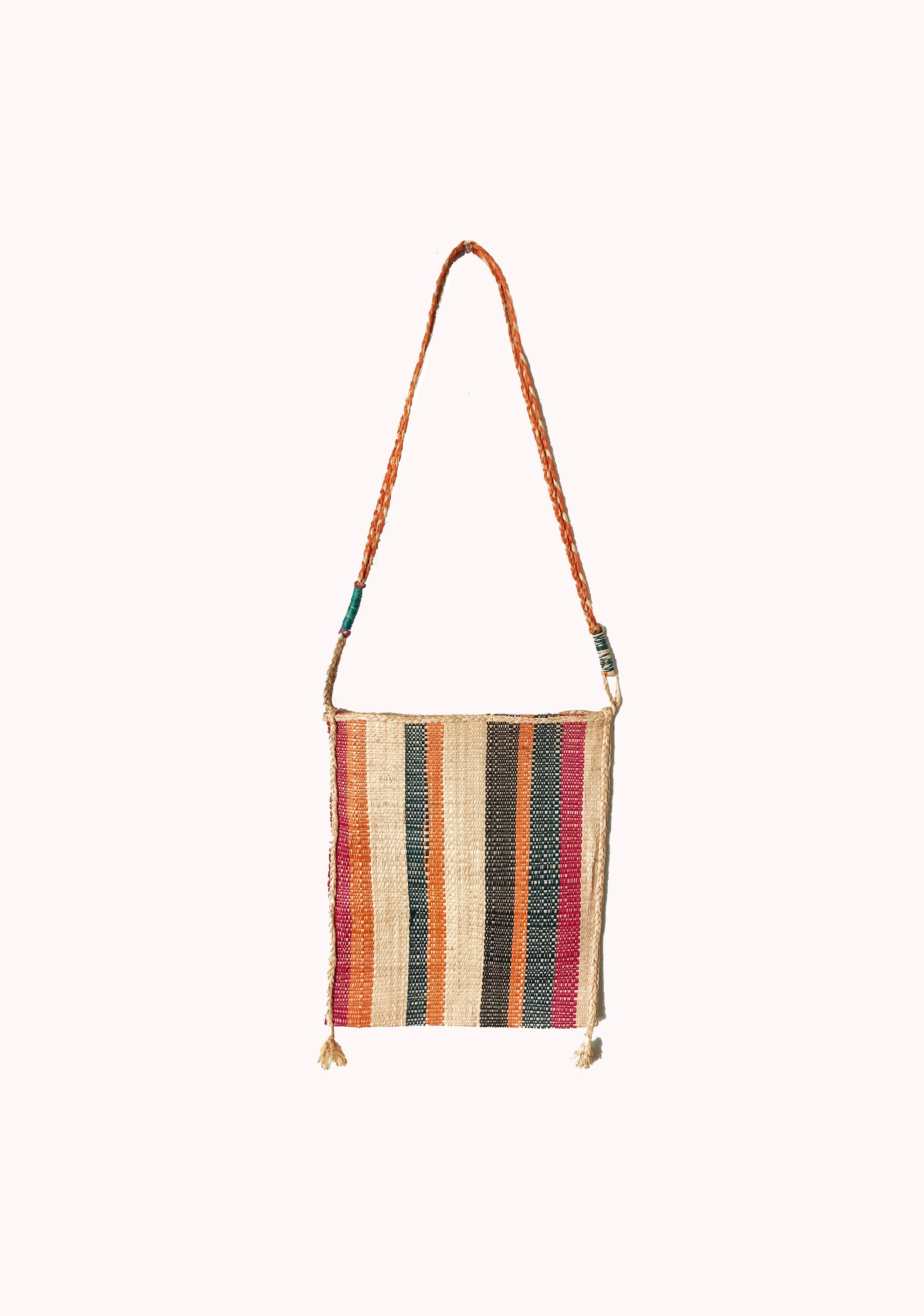 BAMILEKE CAMEROONIAN RAFFIA BAG 12.jpg