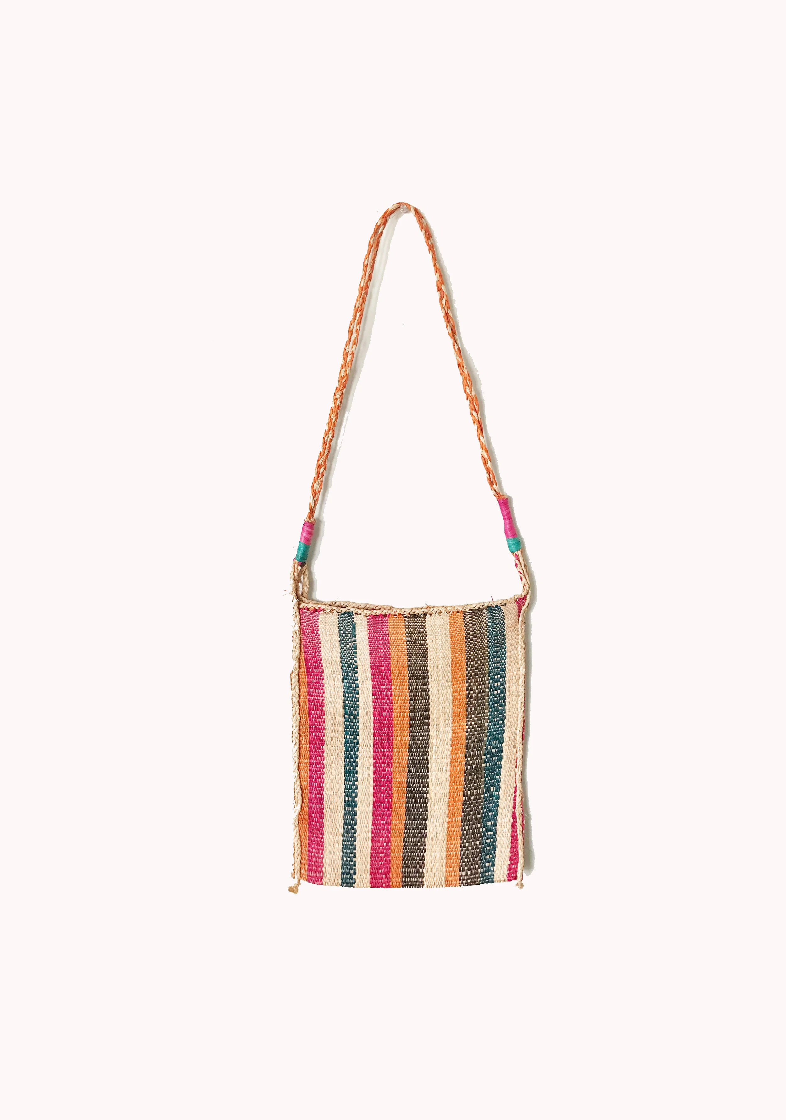 BAMILEKE CAMEROONIAN RAFFIA BAG 13.jpg