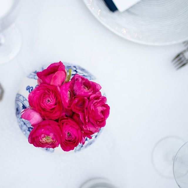 Perfect example of &ldquo;Less is more&rdquo; 🌺
*
*
*
#lessismore #pink #wildflowersevents #florals #florist #mingvase #simplicity #2019 #bahamas