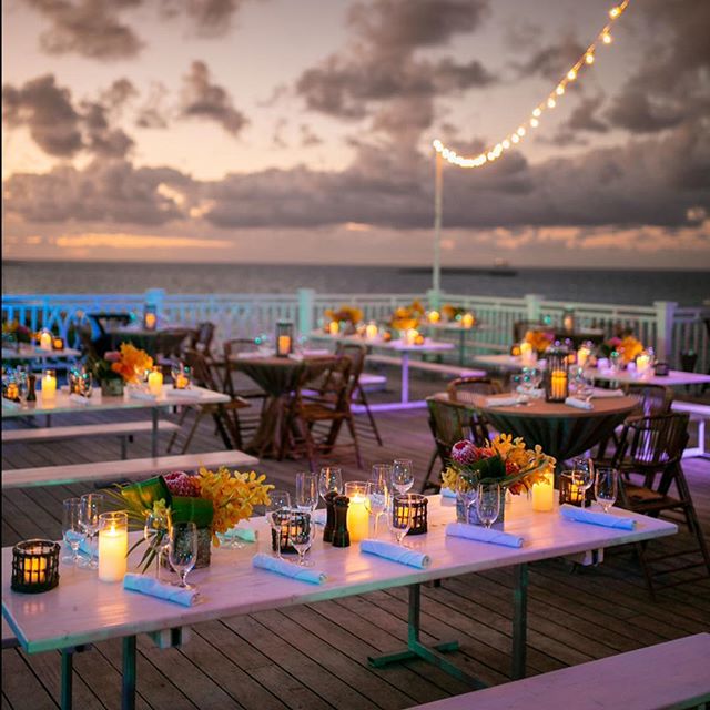 Sunsets, Sea Views and Candle light 🌊🥂🌅
*
*
*
📸 @thefdotlife 
#sunset #bahamas #beach #candlelight #wedding #corporate #oceanclub @fsoceanclub #fourseasonsbahamas