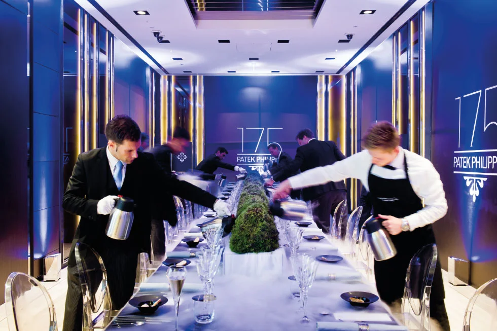 40ft Mirrored table centre with moss covered mountains - Cleartouch by Cutture