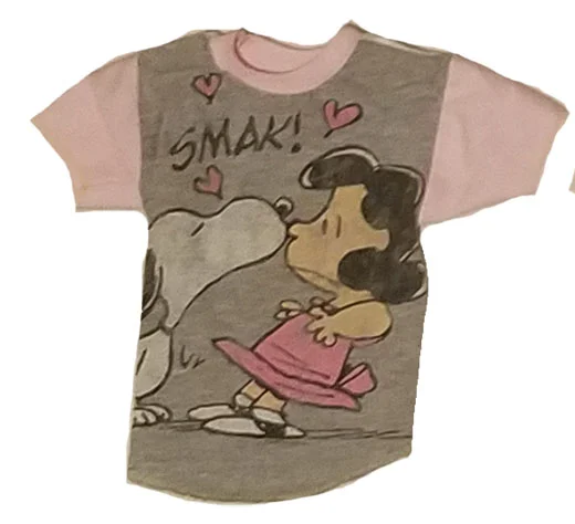 small snoopy kiss.jpg