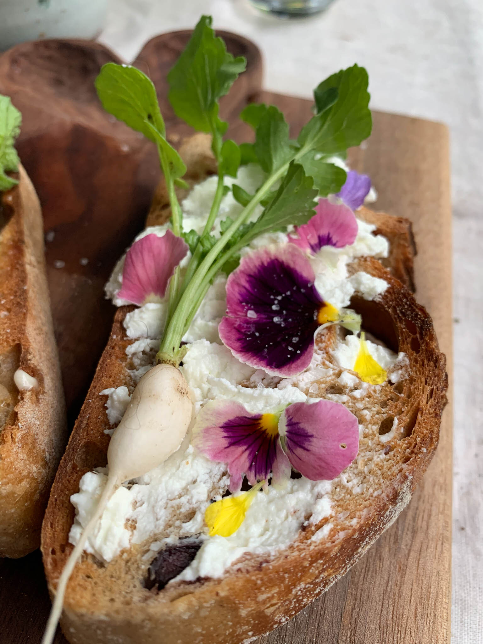 flower_radish_toast.jpg