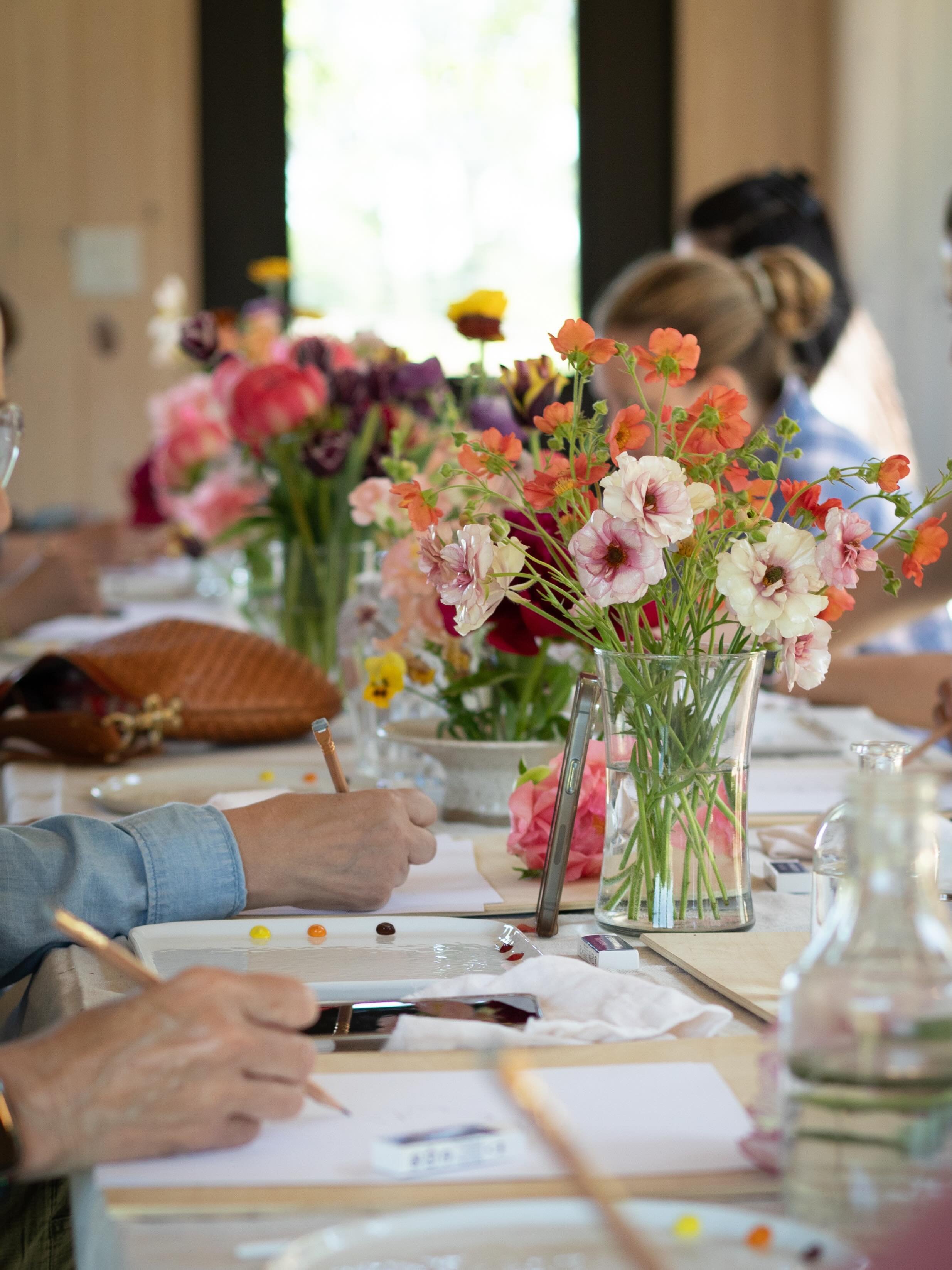 What an absolutely spectacular workshop @marillafieldandflora ! We were joined by an incredible group of women in the most gorgeous setting for the morning.

We toured the farm, immersed ourselves in spectacular flowers, and made some beautiful art t