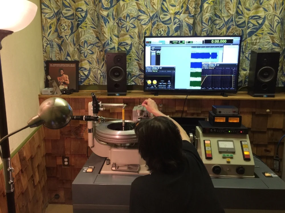  Mastering engineer extraordinaire,  Jeff Powell . 