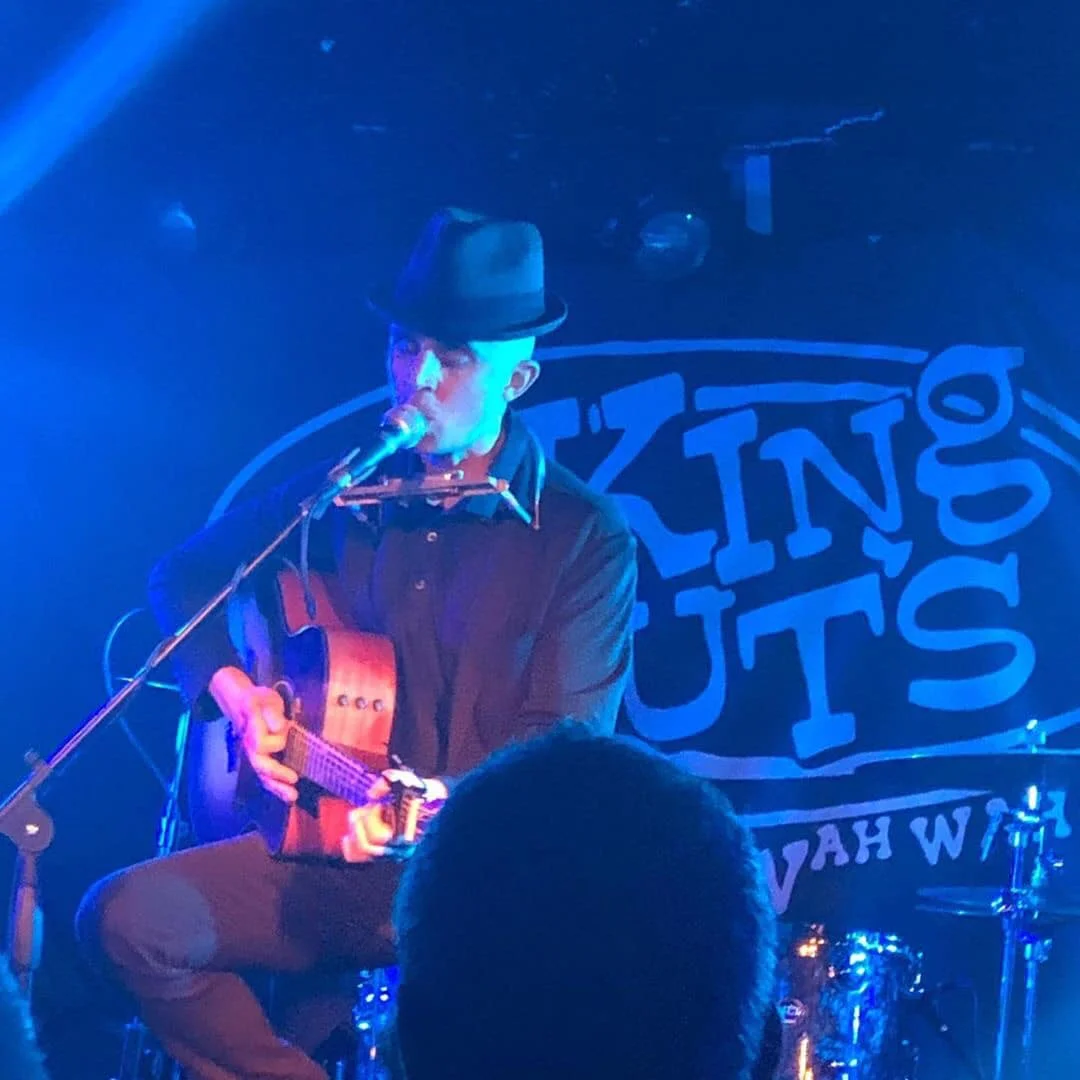 Blue mood at King Tut’s. (Glasgow)