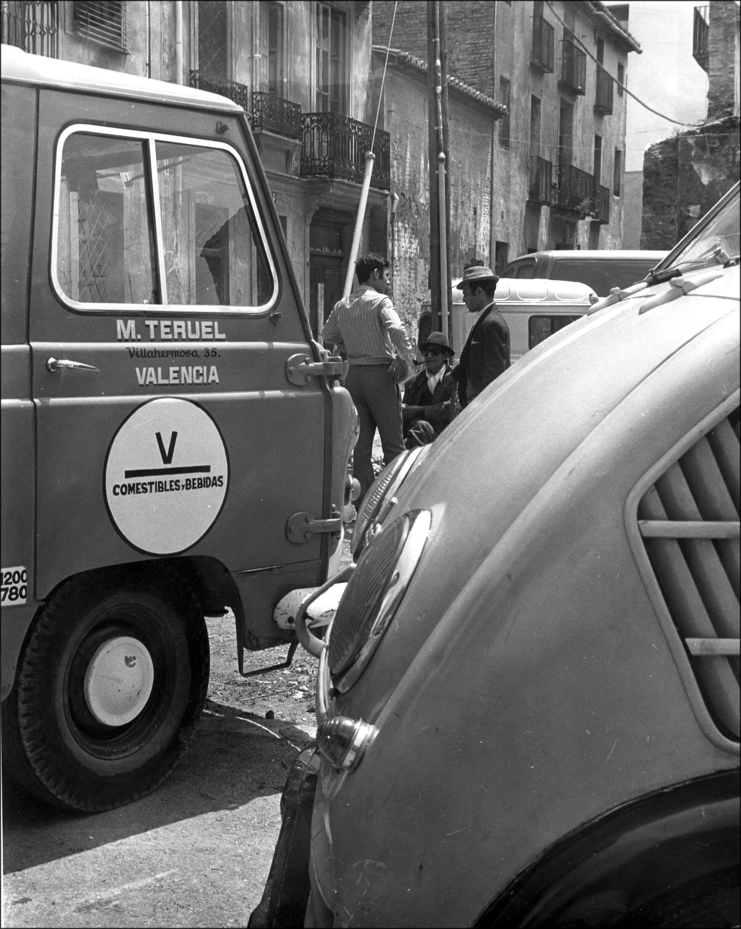 Conversation, Valencia, 1972