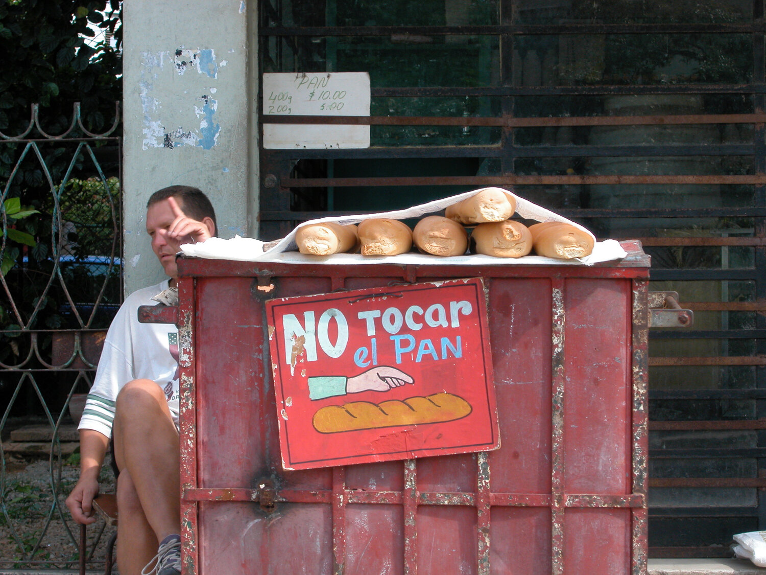 Don"t Touch the Bread, Havana, 2004