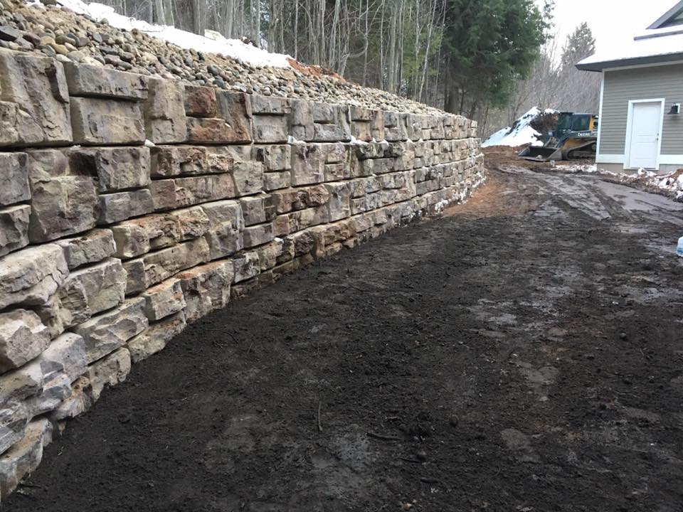  Ledgestone Rock Wall with topsoil 