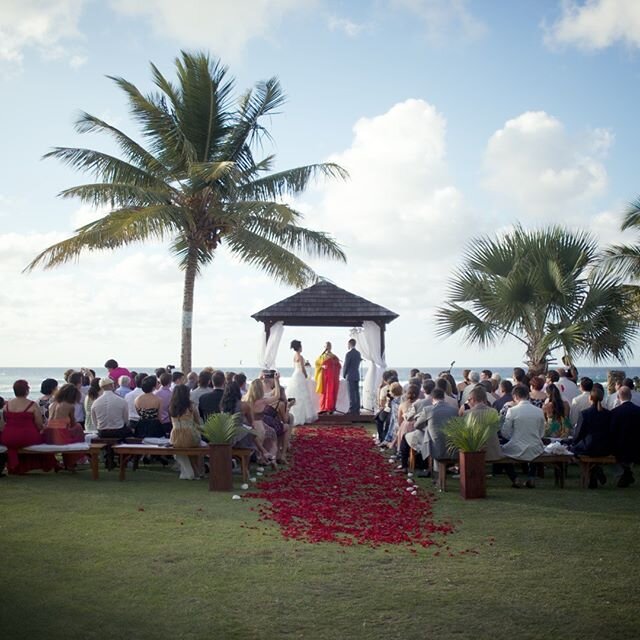 9 years since this amazing day on the beach in Puerto Rico with @ioanaalfonso .  I'm truly the luckiest guy in the world and I'm so grateful.❤️❤️❤️