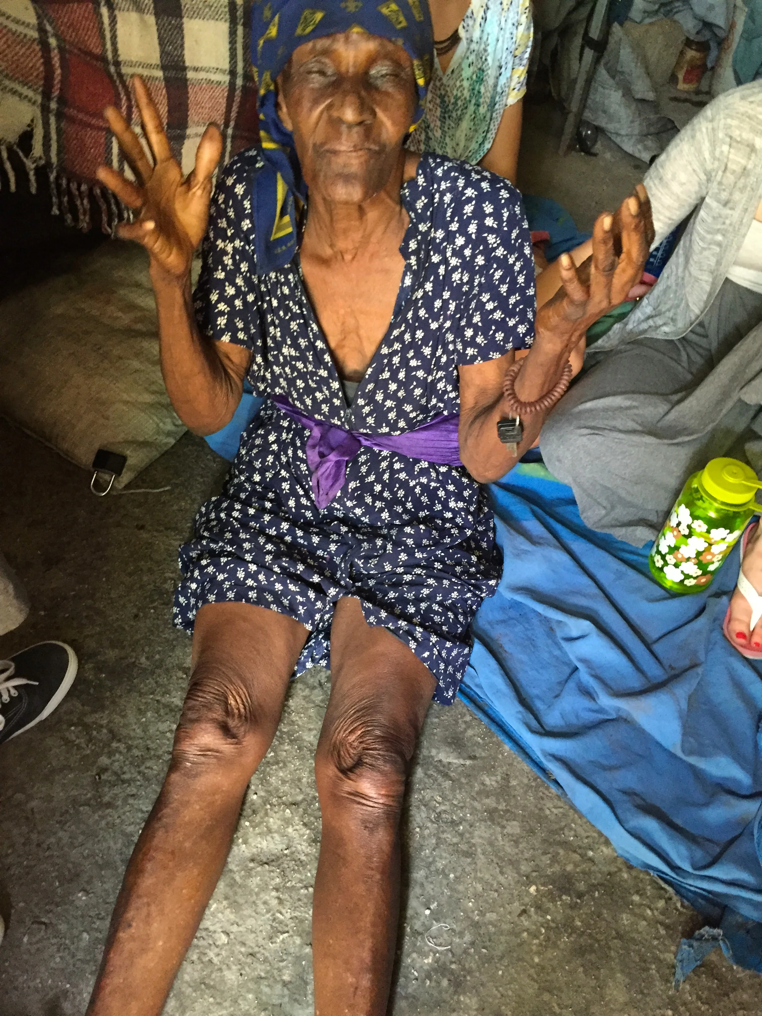 So beautiful at 104 years young :) and still praising Jesus.