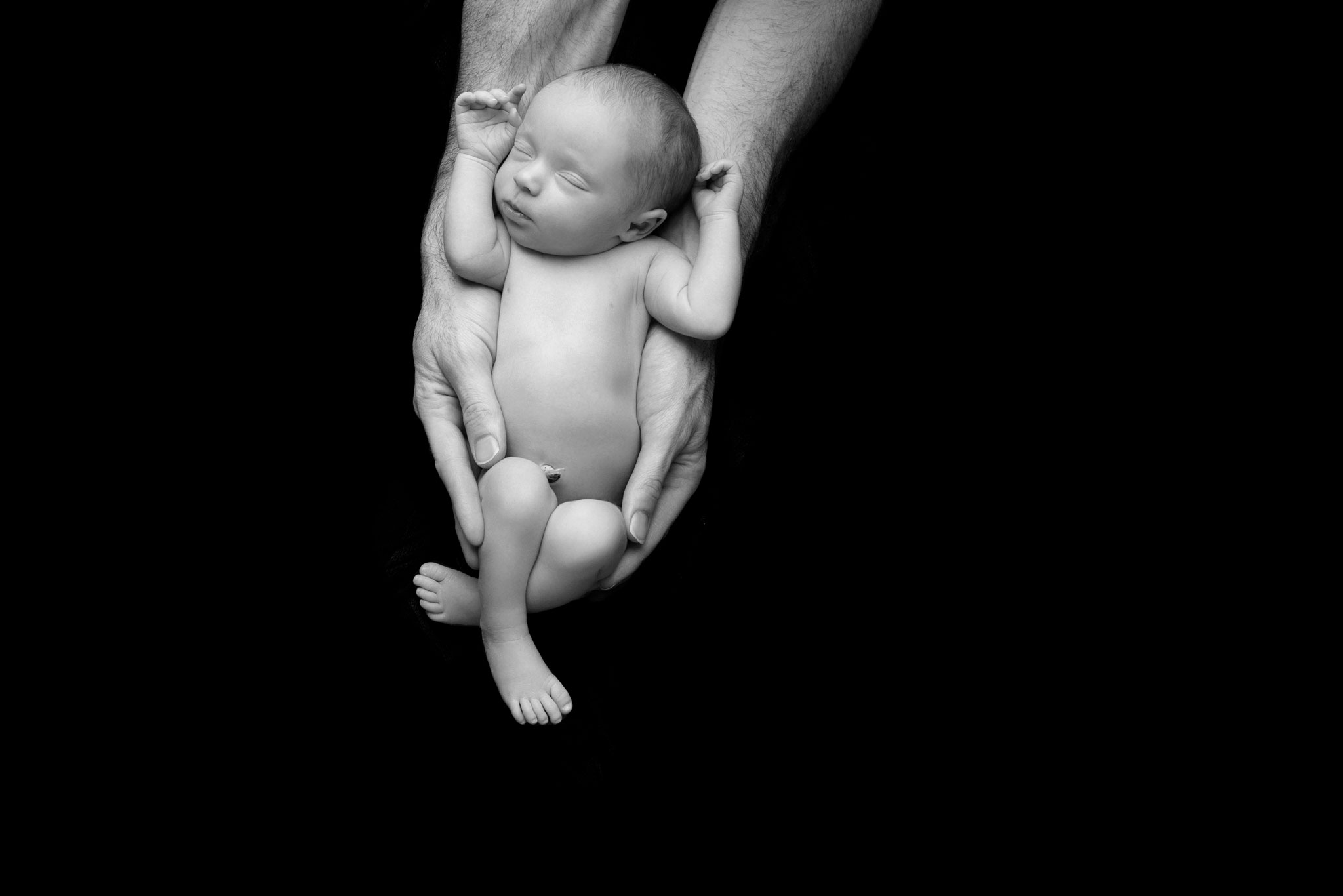 connecticut-newborn-photographer-baby-photos-artistic-black-and-white-kendra-rojas