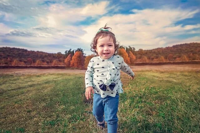 The weather is so warm today! Spring is almost here! Connecticut is full of beautiful outdoor locations for portrait sessions! Which is your favorite spot?⁠
⁠
NOW BOOKNG SPRING &amp; SUMMER SESSIONS!⁠
⁠
How does it work? I only book 1 outdoor session