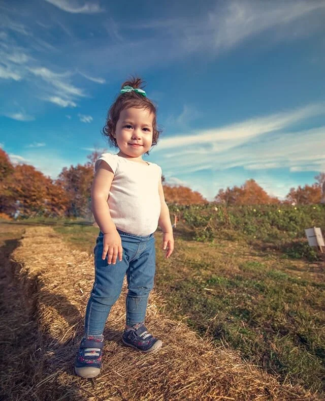 Look at my girl! So big! She looks super proud of herself.&lt;3⁠
⁠
#kendrarojasphotography #Ctmoms #203local #fairfieldcountyct #Connecticut #Connecticutphotographer⁠