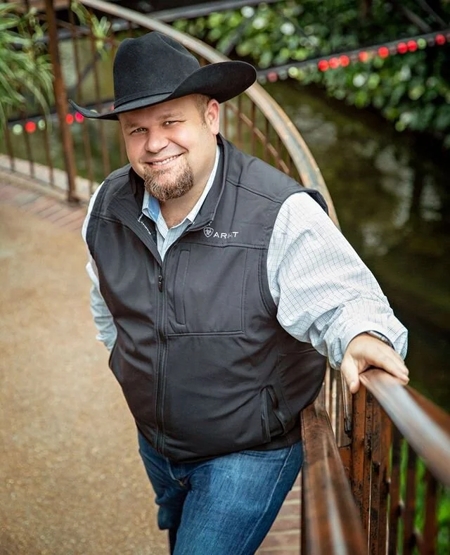I love this image of @coltmelrose He's a super-talented photographer in Katy and Houston Texas.⁠
⁠
Definitely check out @coltmelrosephotography⁠
⁠
We were both at a photography conference back in January and we took the time to capture some portraits