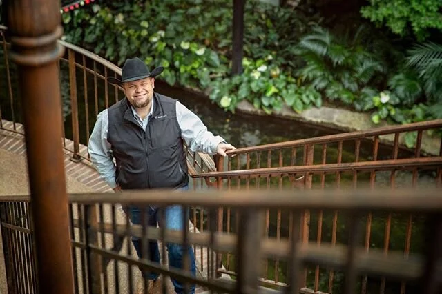 Another image of @coltmelrose Love this one!⁠
⁠
Definitely check out @coltmelrosephotography He's an awesome photographer in Katy/Houston Texas.⁠
⁠
We were both at a photography conference back in January and we took the time to capture some portrait