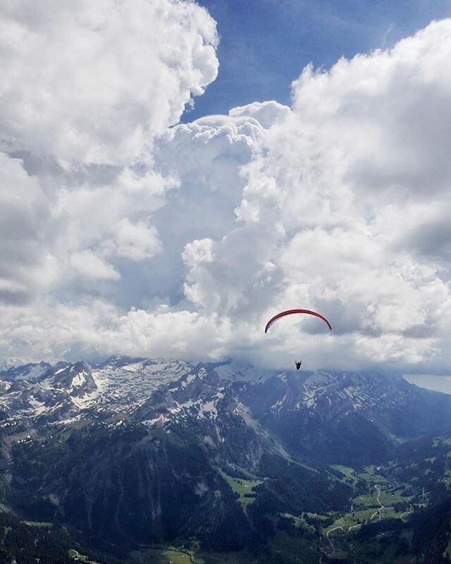 Das Wetter lesen zu k&ouml;nnen und die Routenwahl dementsprechend zu planen, resp in der Luft anzupassen, geh&ouml;rt zu zu den essentiellen F&auml;higkeiten  einer Pilotin / eines Piloten.
.
.
.
#parapente #paragliding #vollibre #gleitschirmfliegen