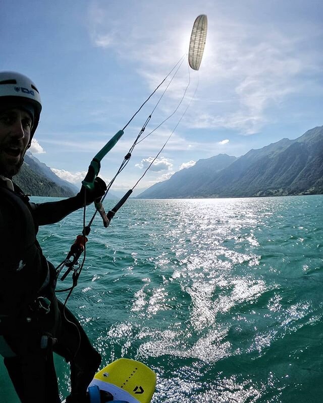 Wenn die Bedingungen in der Luft zu sportlich werden, sind sie auf dem Wasser ideal.
.
.
.
@duotone.switzerland @duotone.kiteboarding #duotonekiteboarding #kitesession #kitesurfing #kitefoil #foilsession #foil #lakebrienz #brienzersee #interlaken #sw