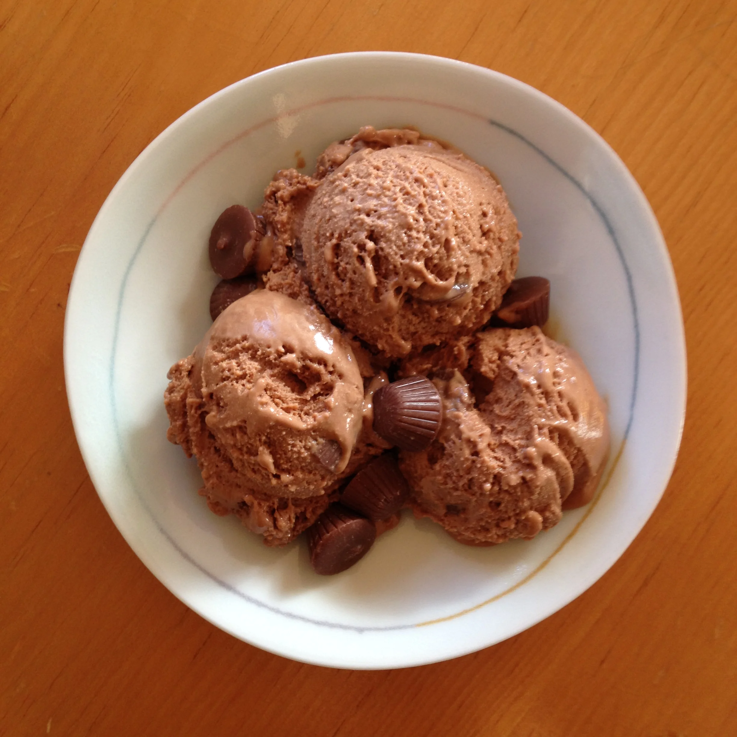 milk chocolate ice cream with mini peanut butter cups