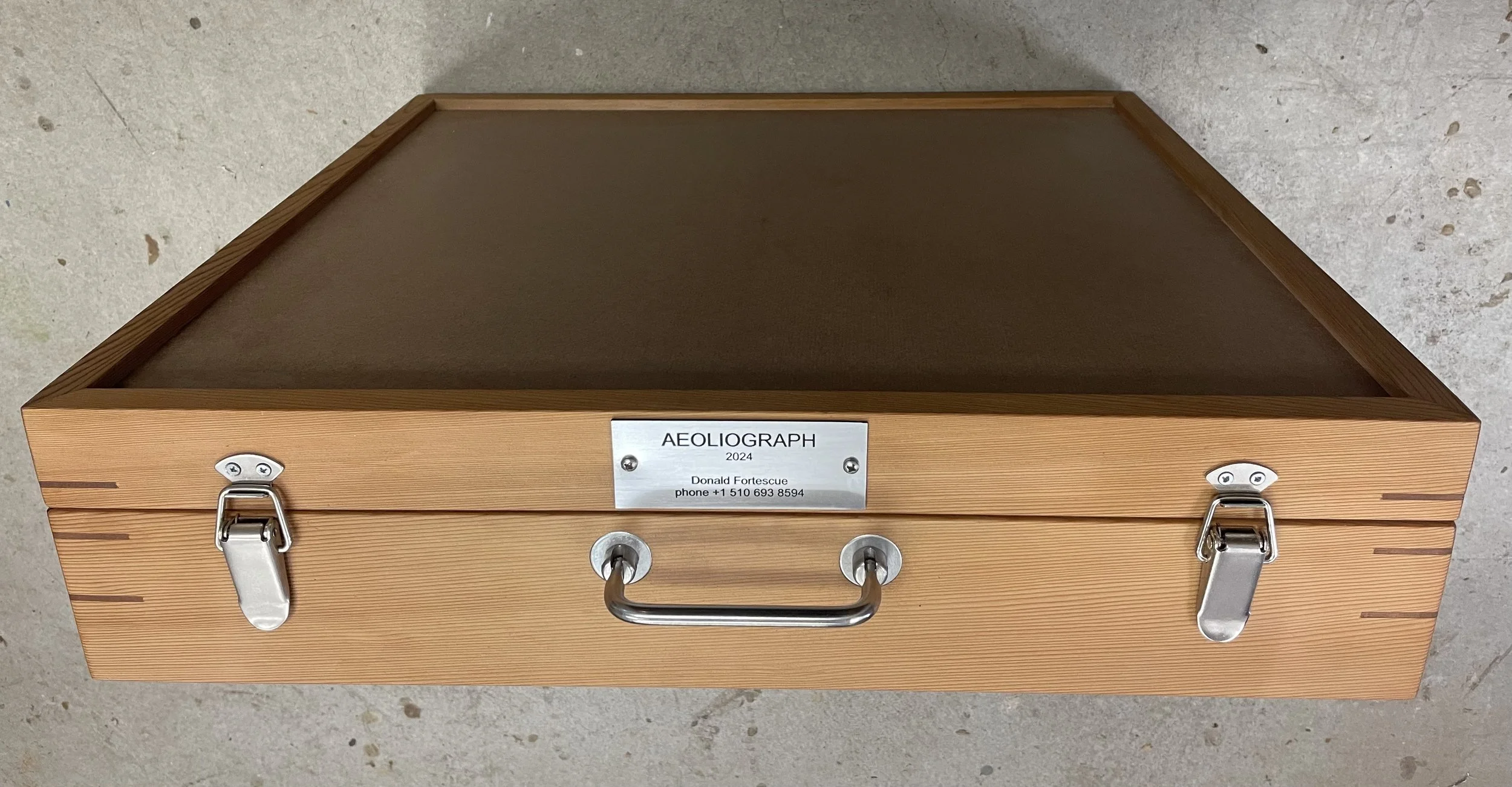 The Aeoliograph packed in its traveling case