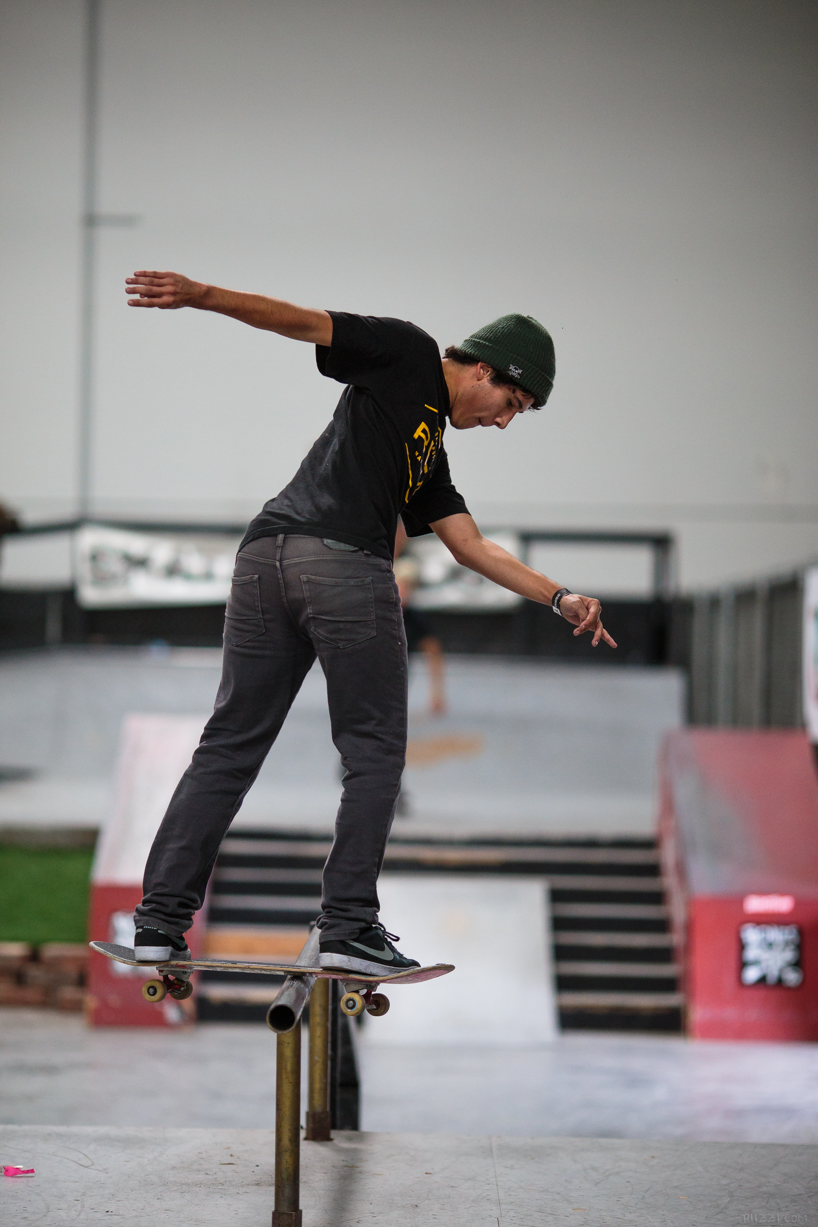 skate_rail_bslip.jpg