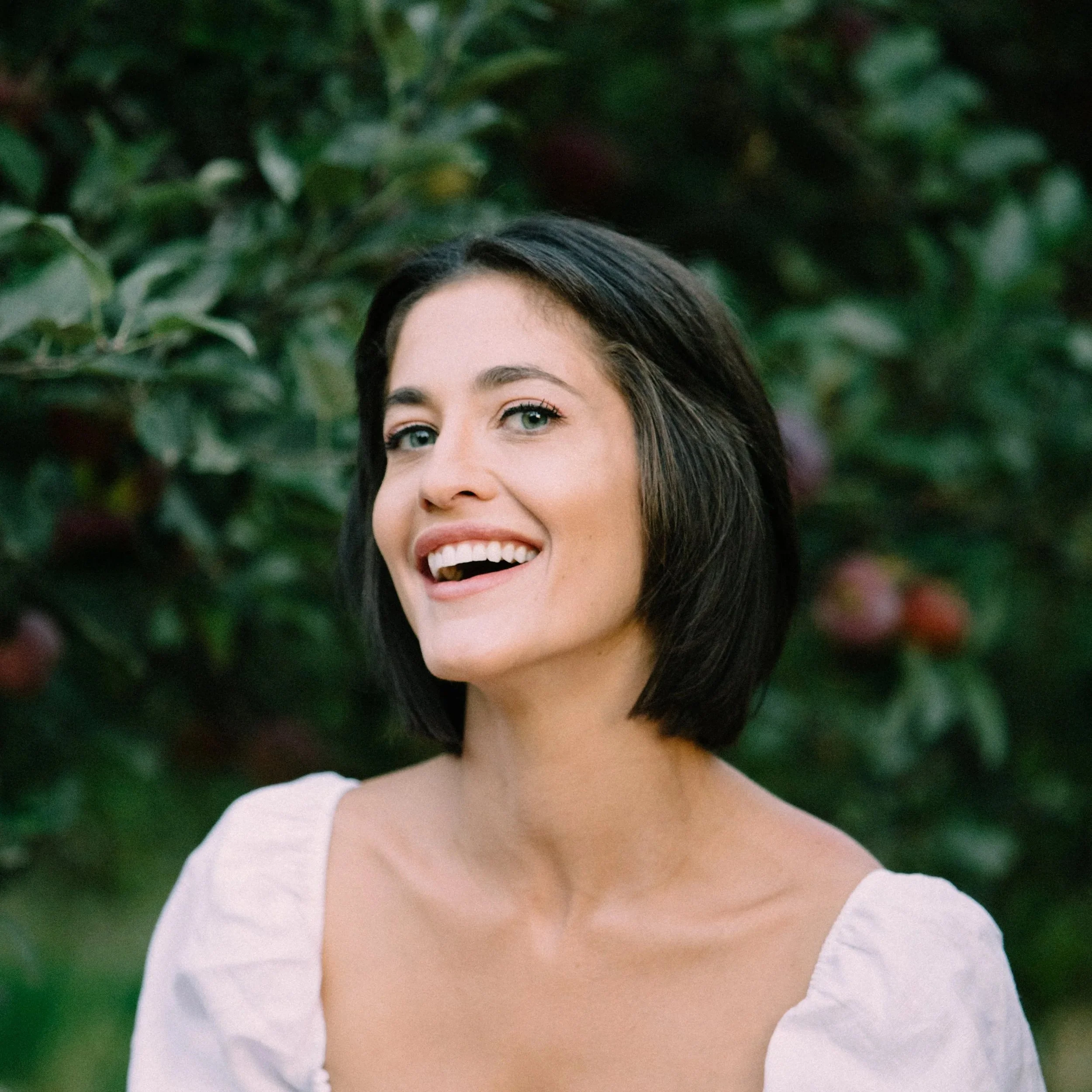 Women+In+apple+orchard+.jpg