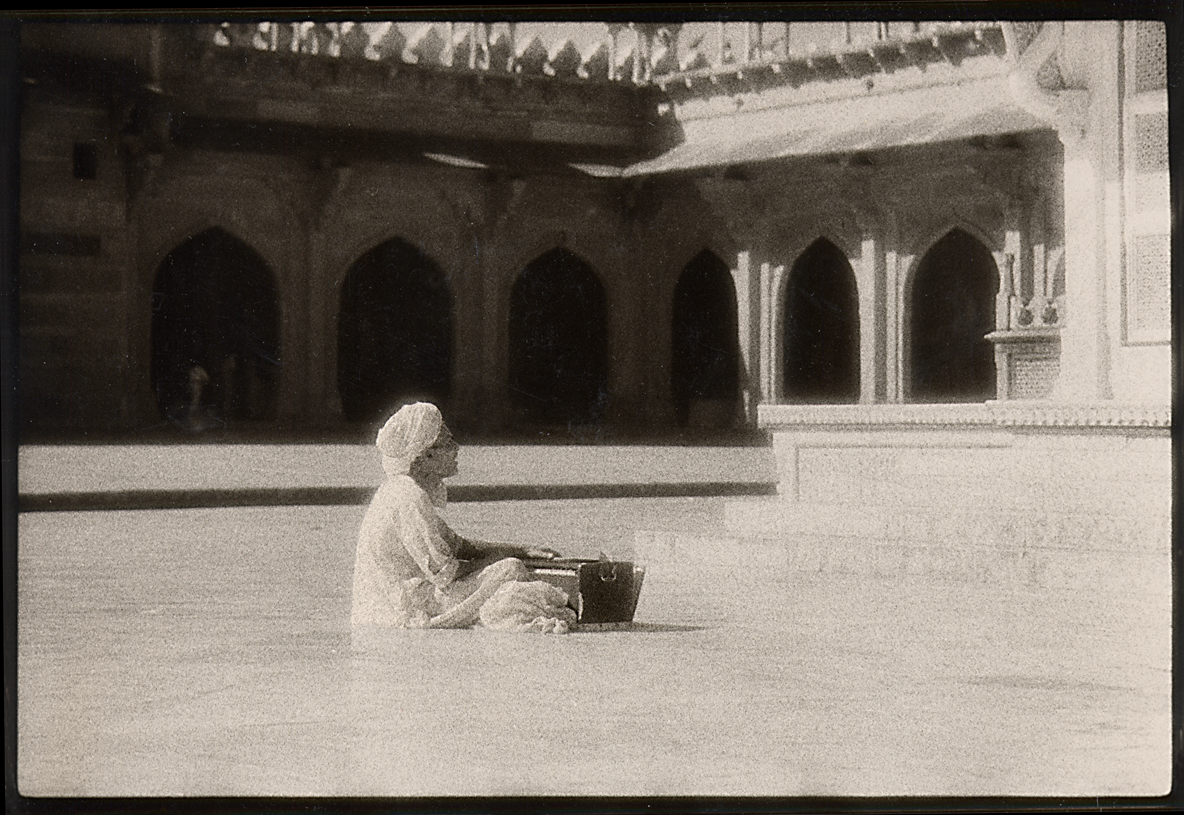 Devotion Fatehpur Sikri.jpg