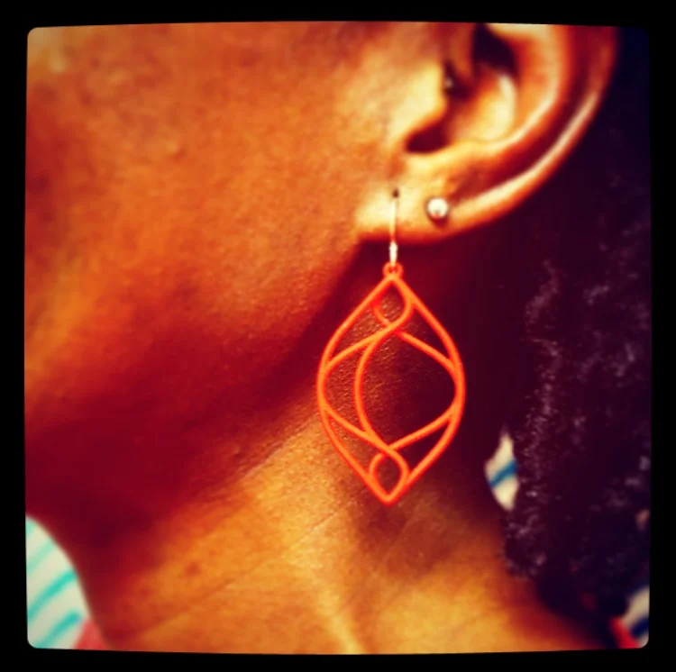 Design Celia_Side profile_Red_Nicole_upclose.jpg