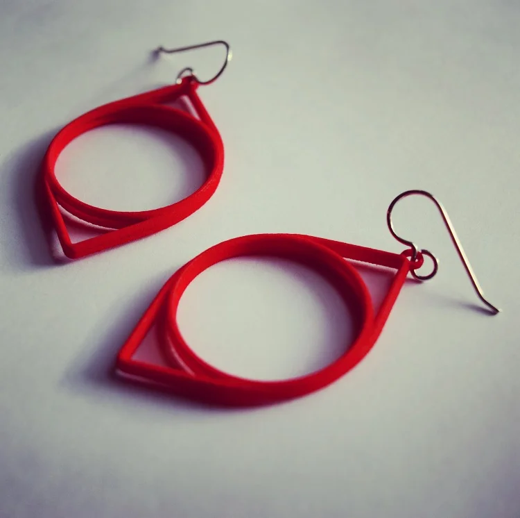 Design Toni_Red_From Side.jpg