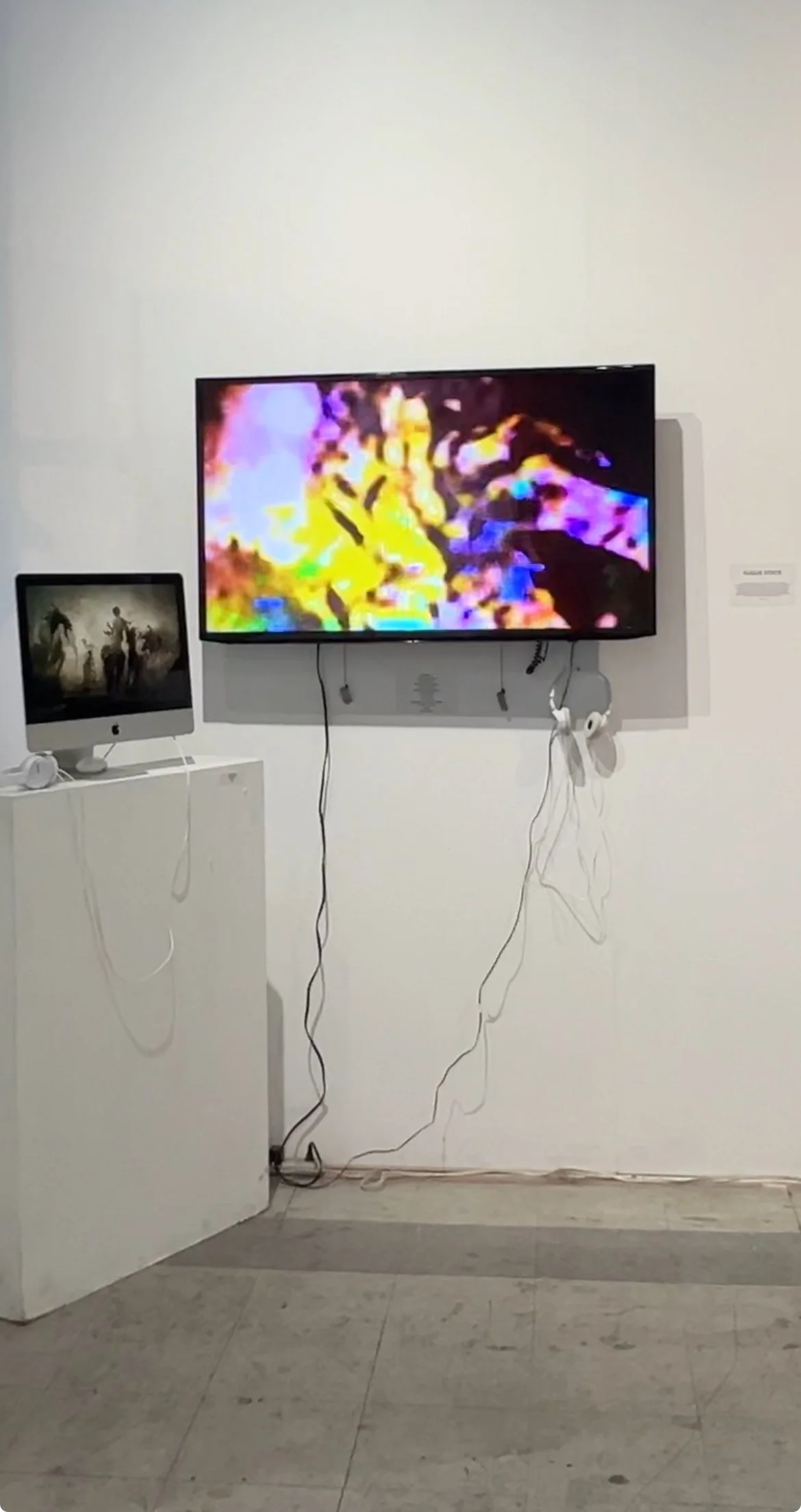 the shape of an unlit horizon