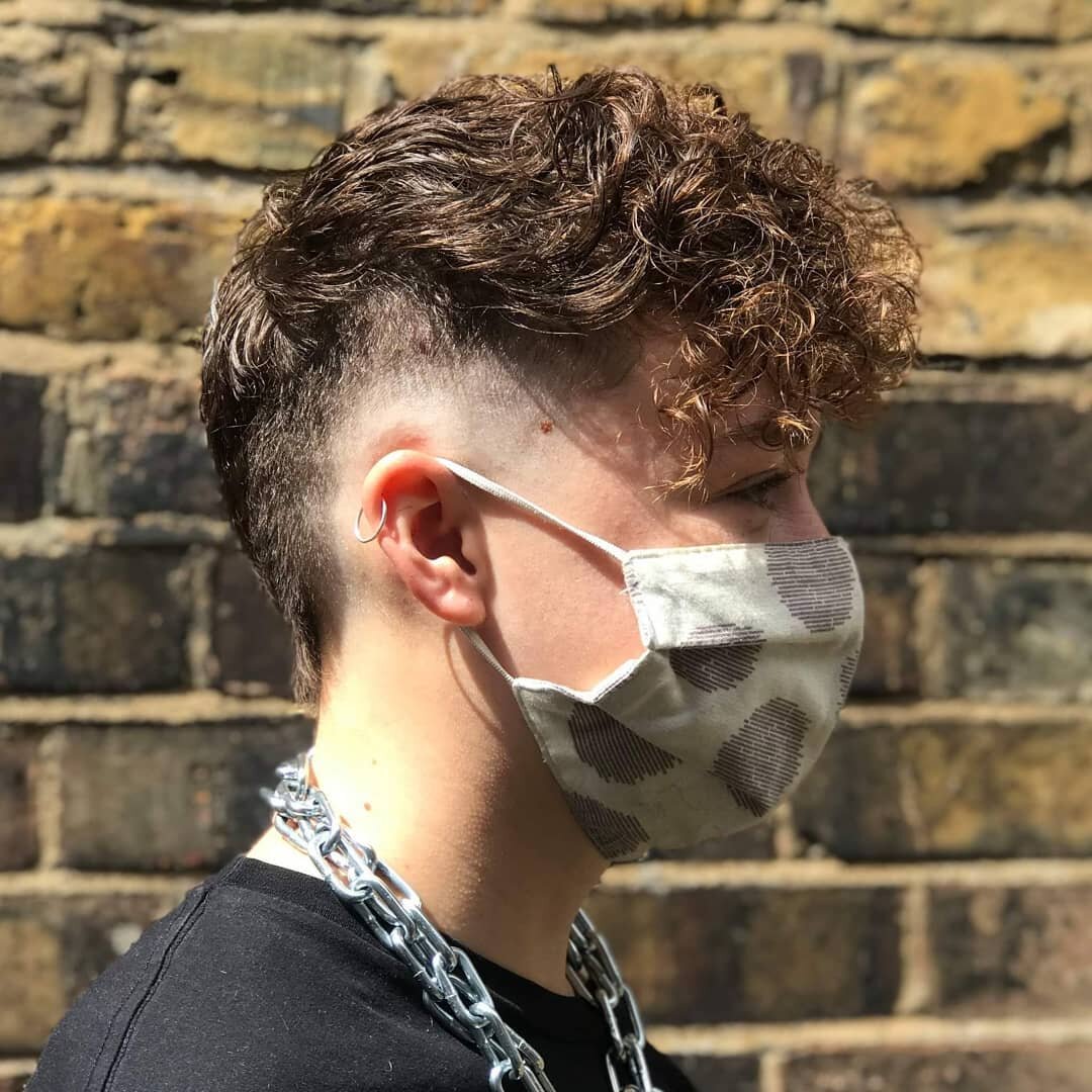 Loving this look on the gorgeous Dulcie! A slick fade into a V at the back, but keeping those wonderful curls up front! 
Cut by Anna 😁
.
.
.
.
.
.
#queersalon #dontpayextraforyourgender  #queerhair #genderneutralhair #genderneutralstyle  #nonbinaryf