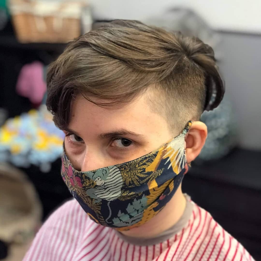 A long to short transformation for Emily, with this asymmetrical style by Anna! 

Sadly Anna didn't take any 'before' photos but we can assure you it was definitely an amazing change!
.
.
.
.
.
.
#queersalon #dontpayextraforyourgender&nbsp; #queerhai