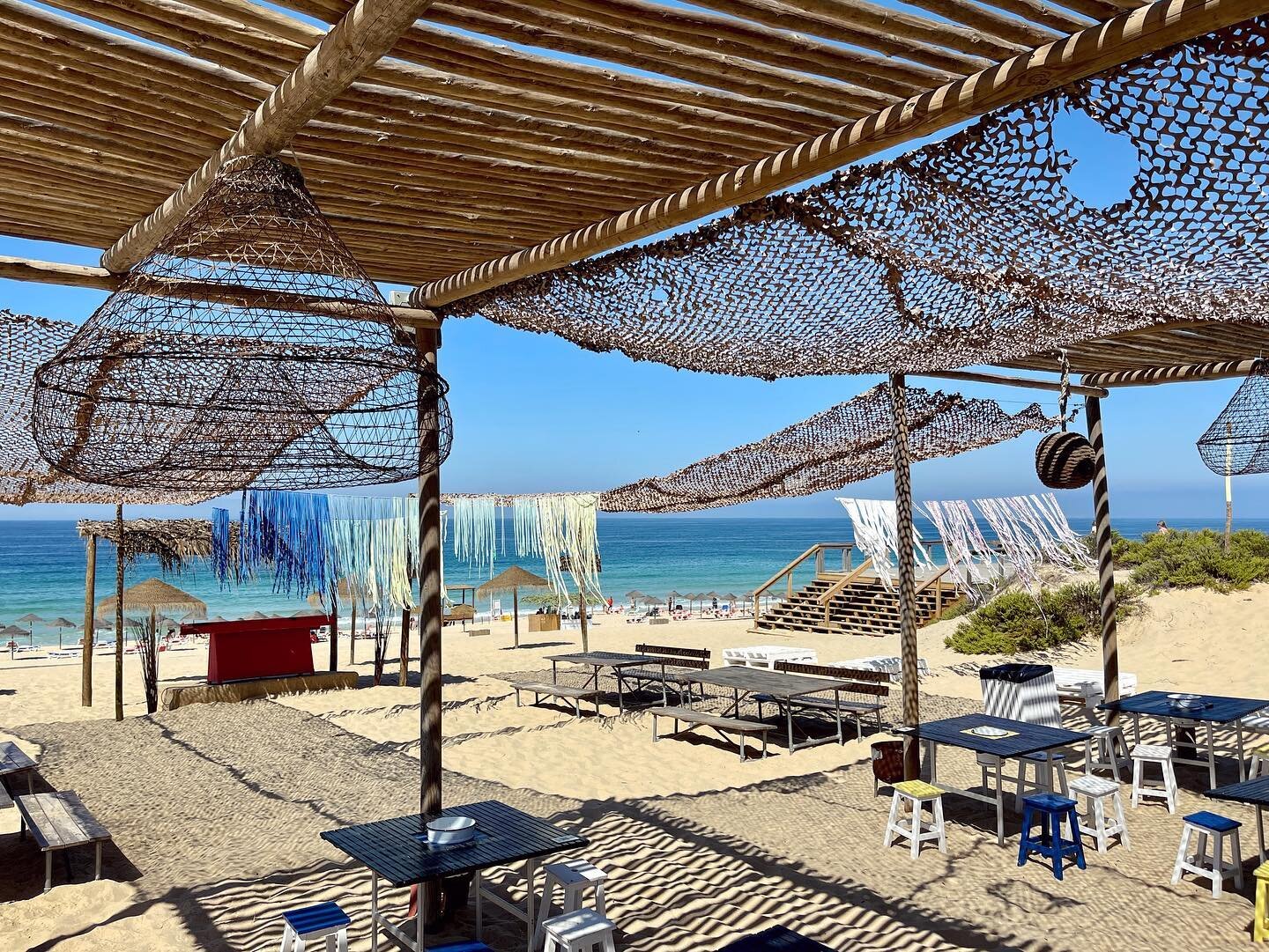 Isn&rsquo;t this lovely? Layers dance to the sound of the waves, as the morning breeze rocks by&hellip;
Last summer with our friends @restaurante_sal_comporta but great things are yet to come.

#comporta #portugal #beautifuldestinations #oldfriends #