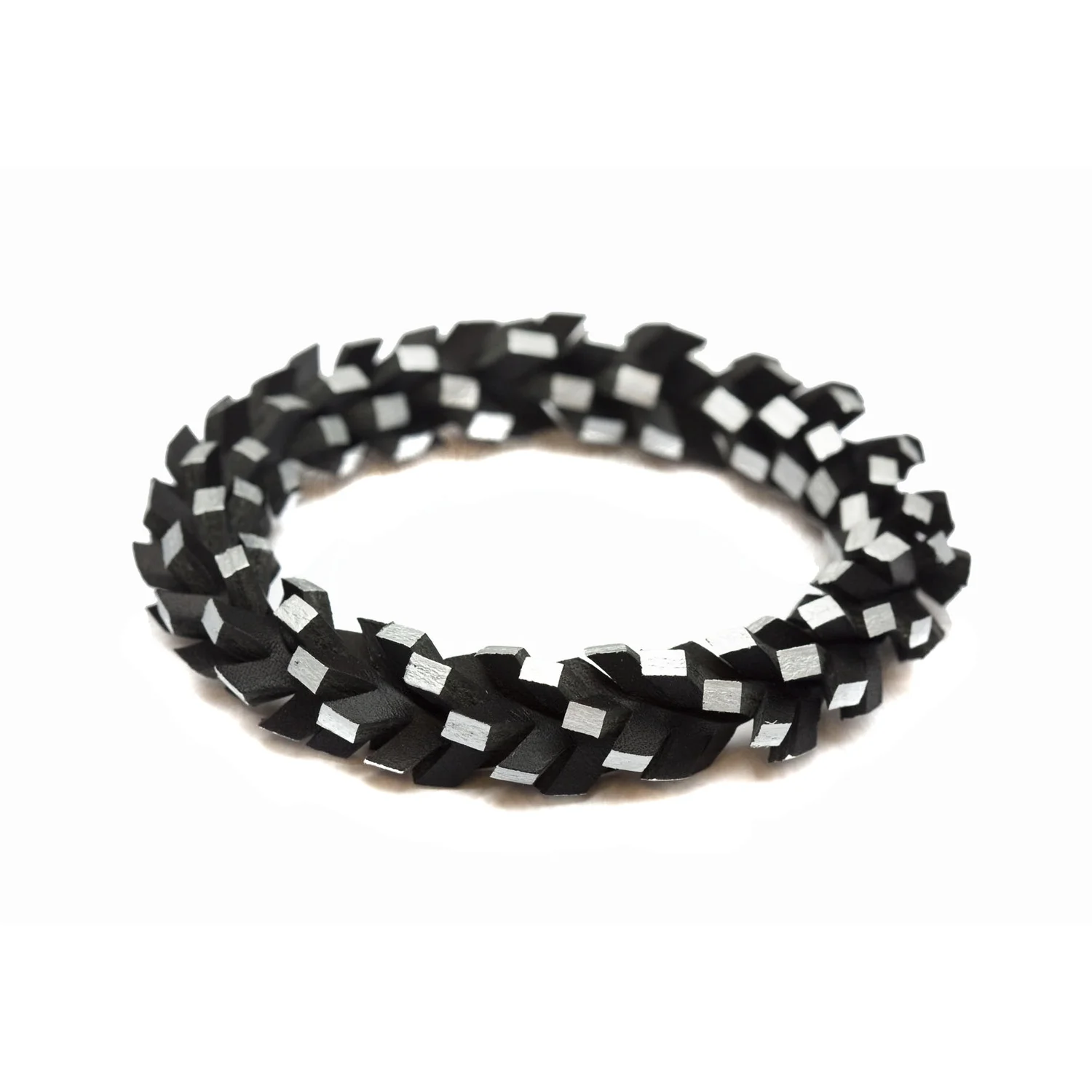 IN A TWIST BRACELET - BLACK & SILVER