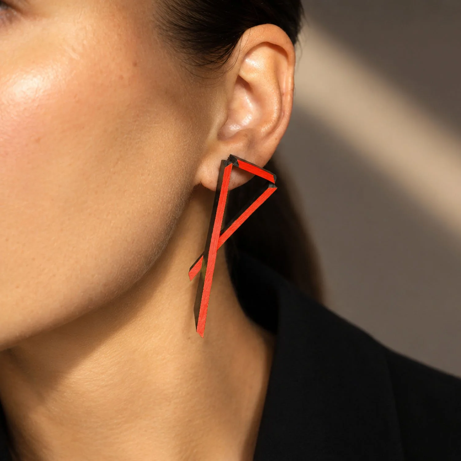 Triangulation-leather-earring-black-red-Tania-Clarke-Hall-modelled-detail.jpg